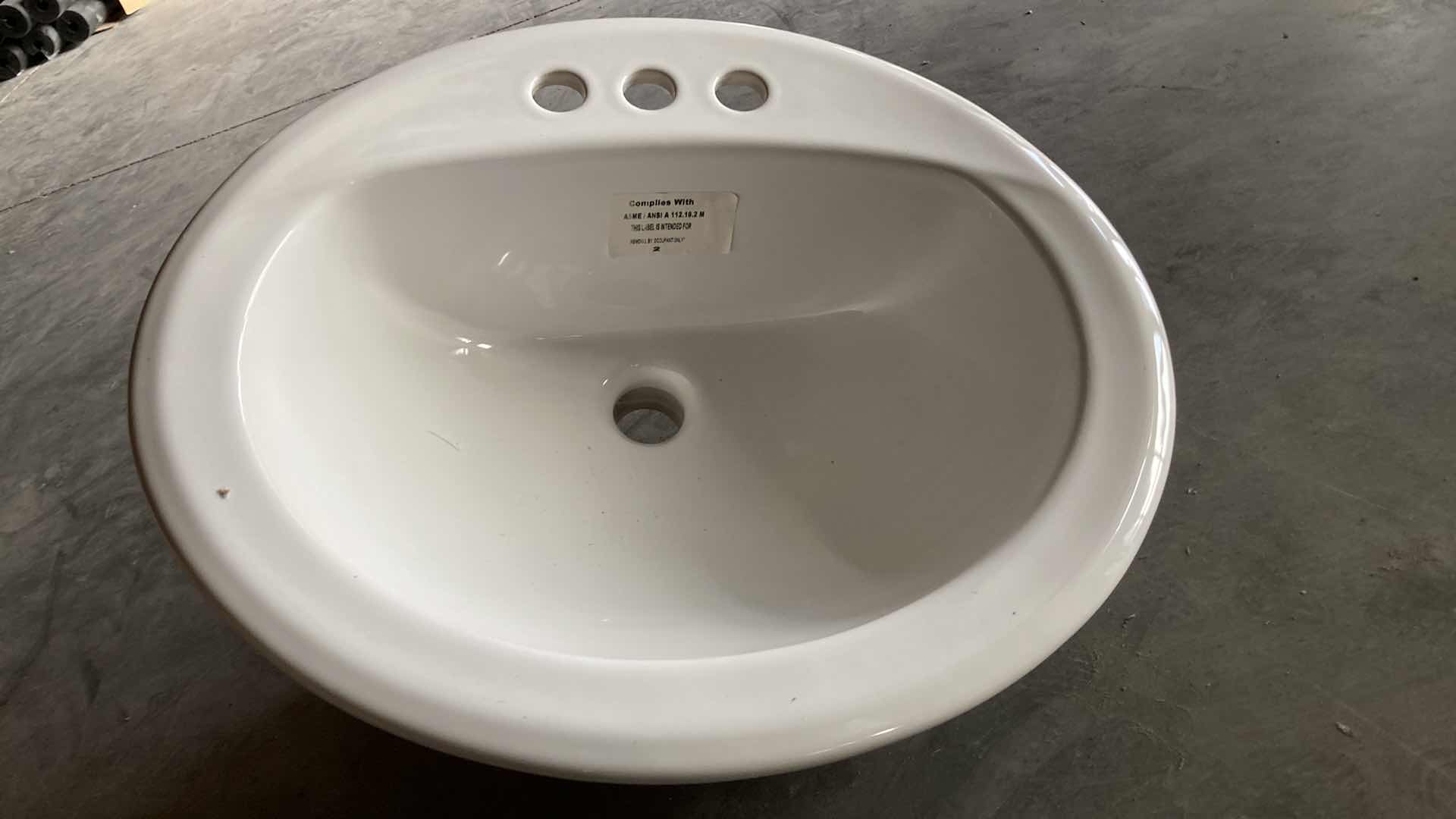 Photo 1 of NEW PROFLO OVAL CHINA LAVATORY WHITE SINK 20in X 17in