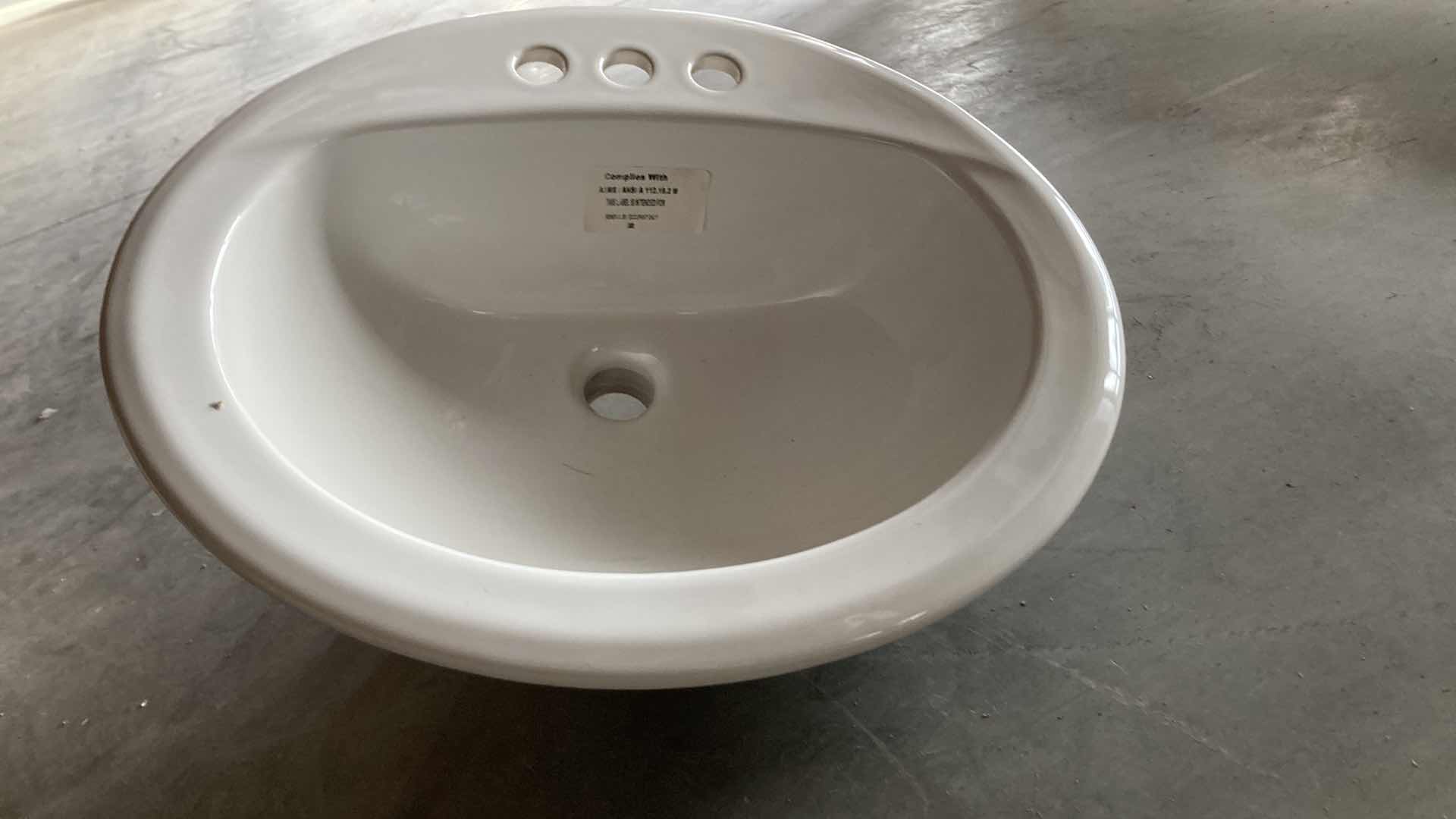 Photo 1 of NEW PROFLO OVAL CHINA LAVATORY WHITE SINK 20in X 17in