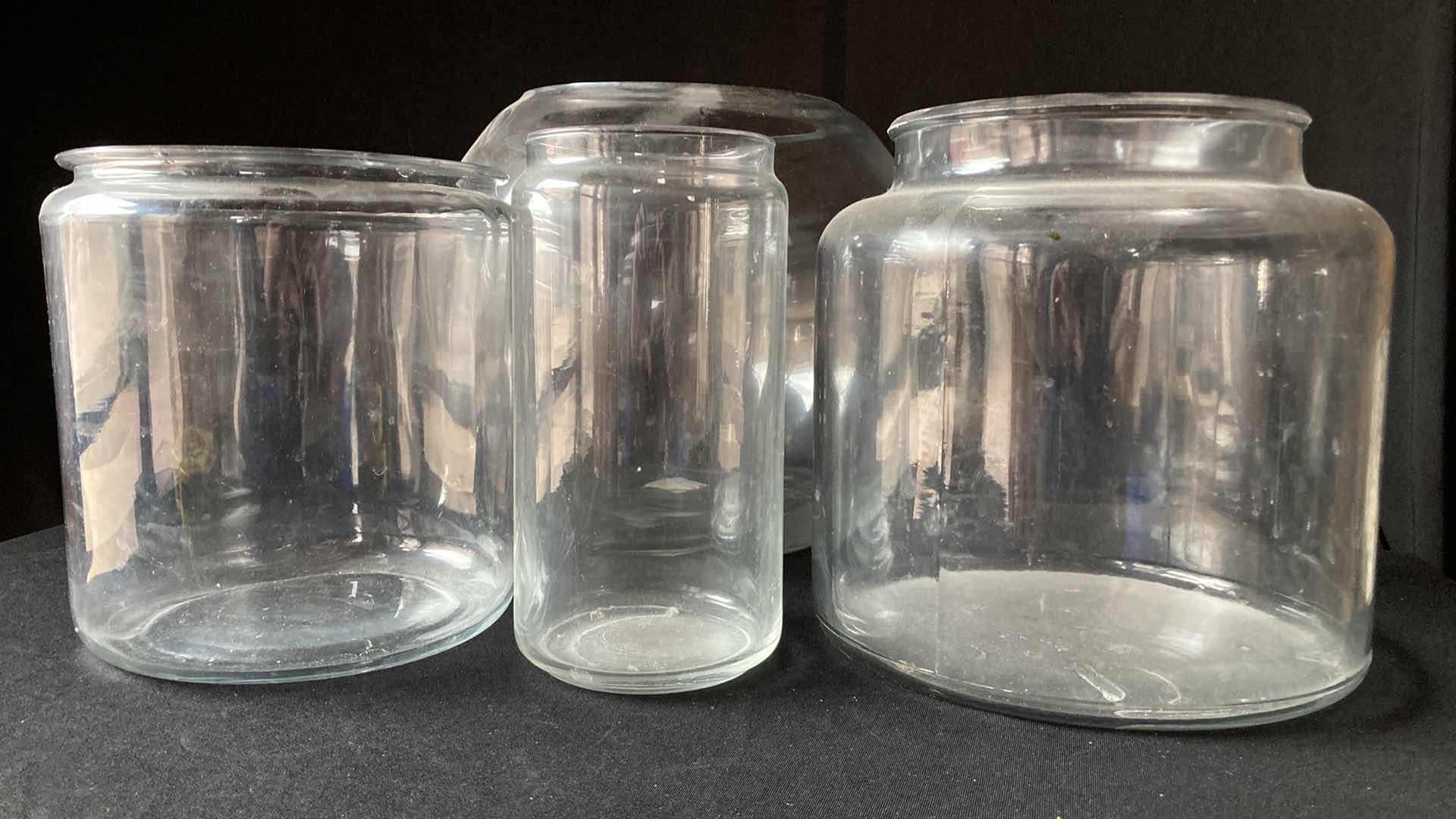 Photo 2 of CLEAR GLASS VASES VARIOUS SIZES (4)
