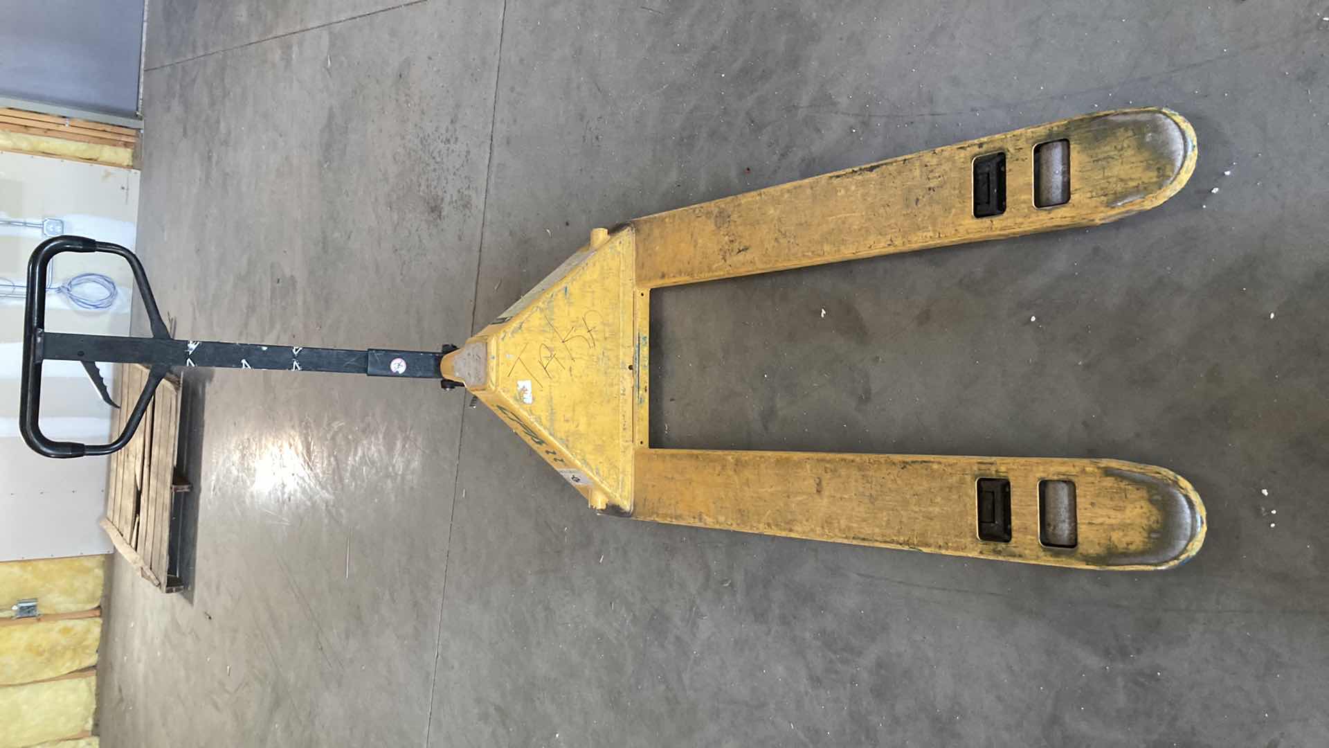 Photo 2 of CFA PALLET JACK 5500LB CAPACITY