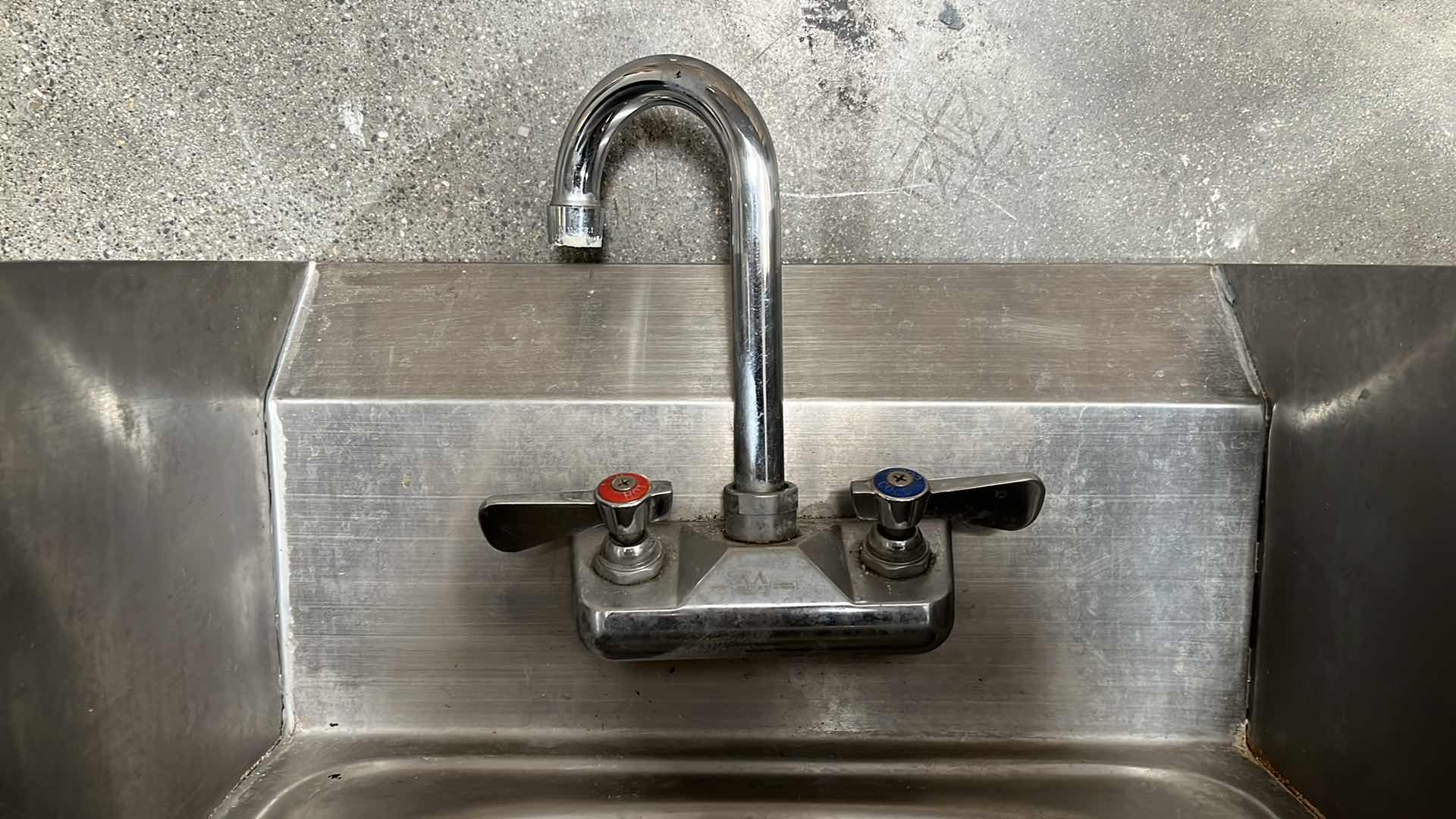 Photo 4 of STAINLESS STEEL HAND SINKS VARIOUS STYLES