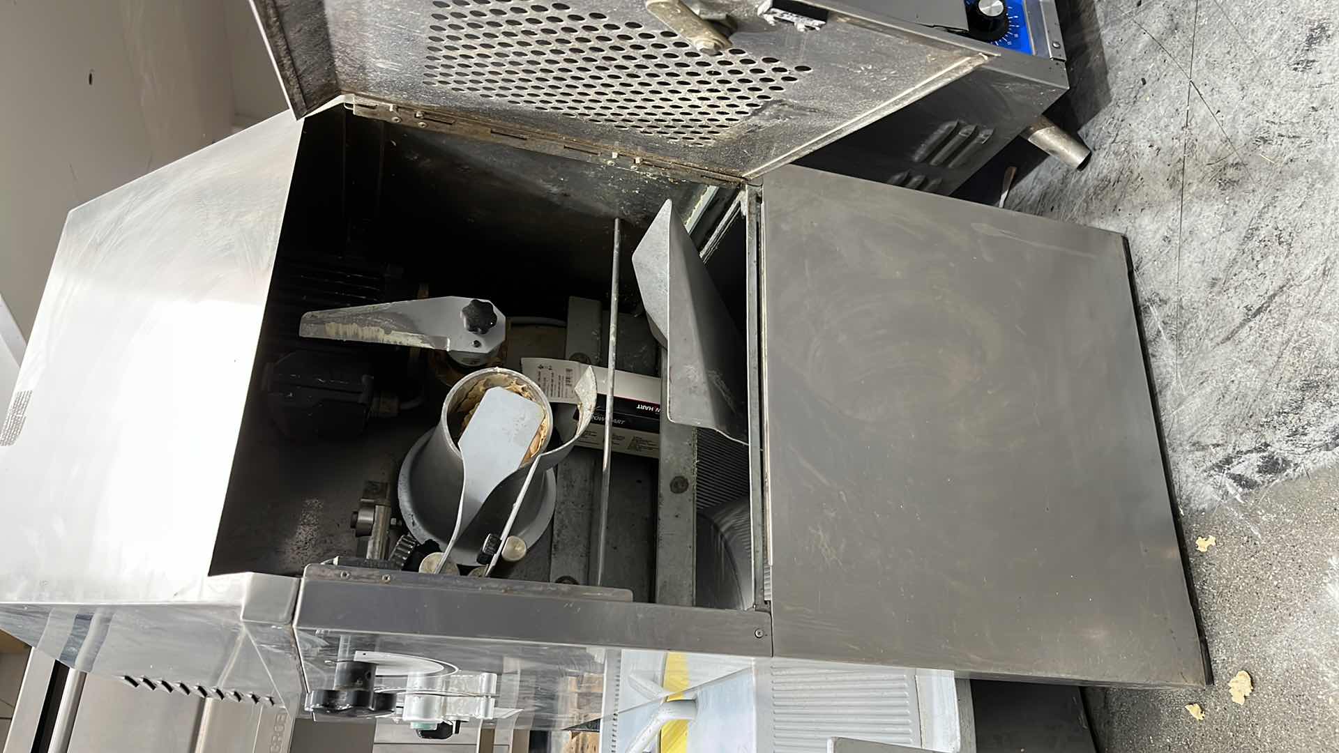 Photo 5 of UNIVEX PIZZA EXPRESS COMBINATION DOUGH DIVIDER/ROUNDER MODEL DD23/ DR42