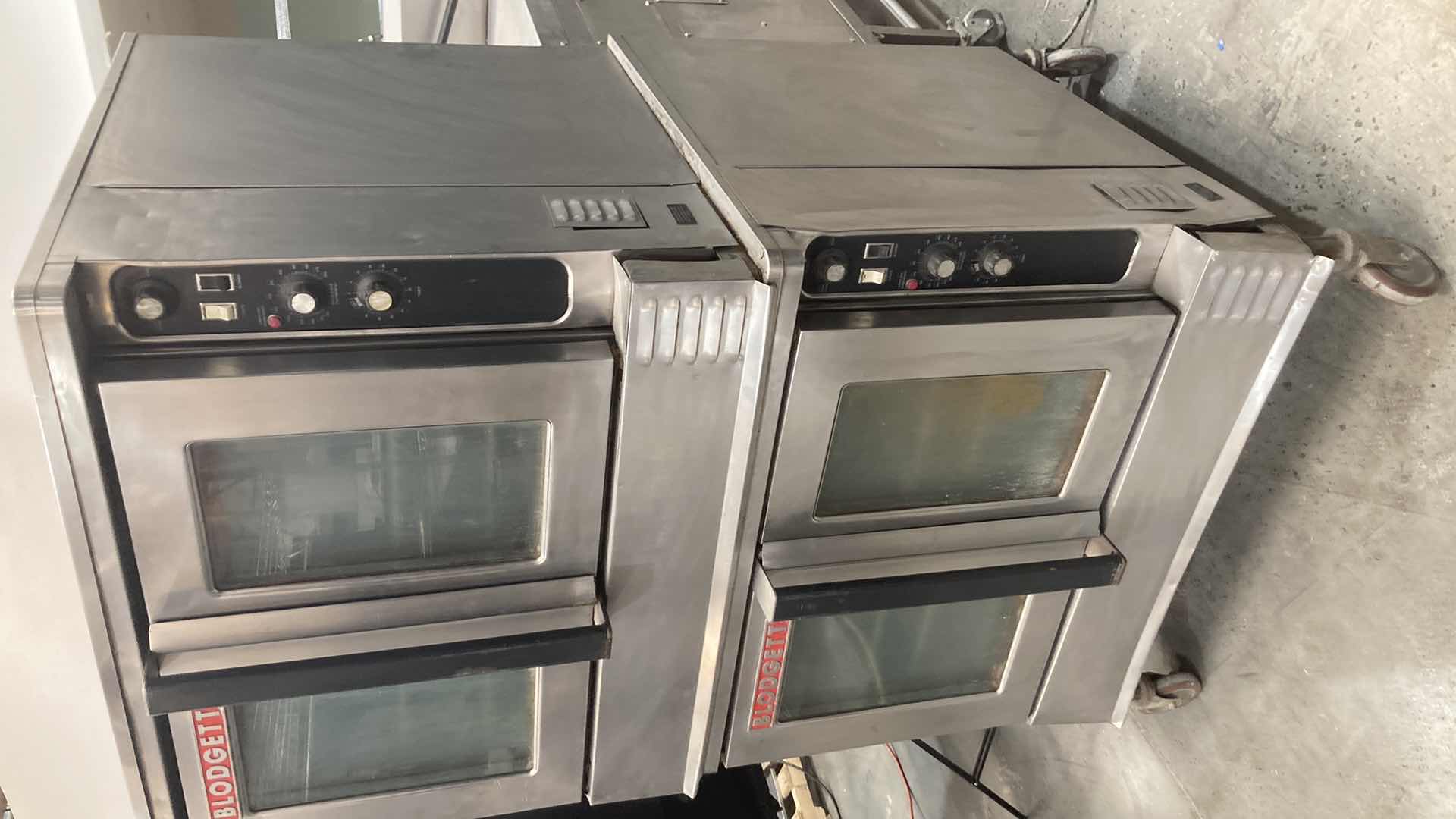 Photo 2 of BLODGETT 2 TIER COMMERCIAL CONVECTION OVEN (ELECTRICAL SHORT)