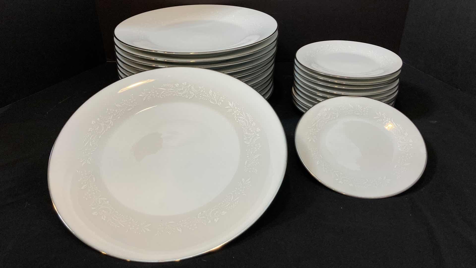 Photo 1 of NORITAKE REINA 10.5” PLATES & HORS D’OEUVRE PLATES JAPAN 6450Q (23)