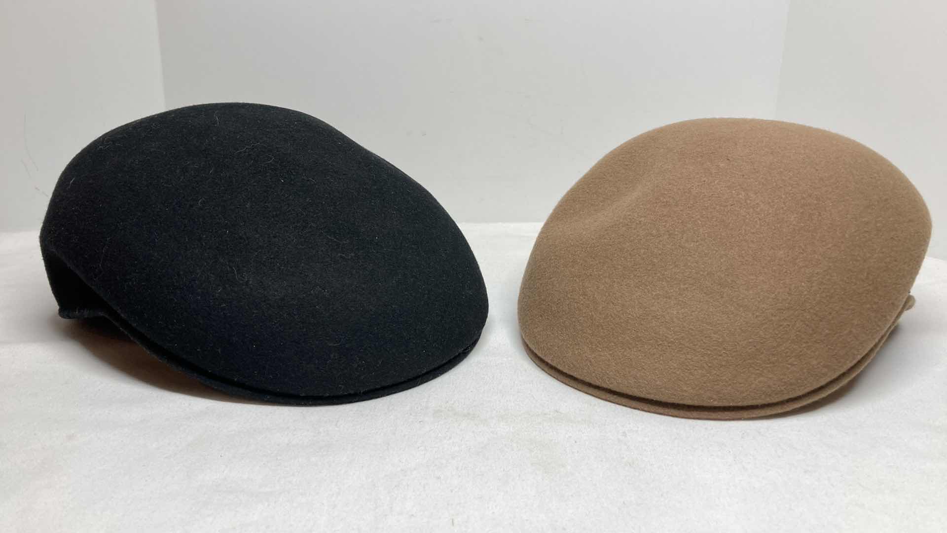 Photo 1 of DORFMAN PACIFIC CO. SCALA BLACK & TAN NEWSBOY WOOL CAPS LG (2)