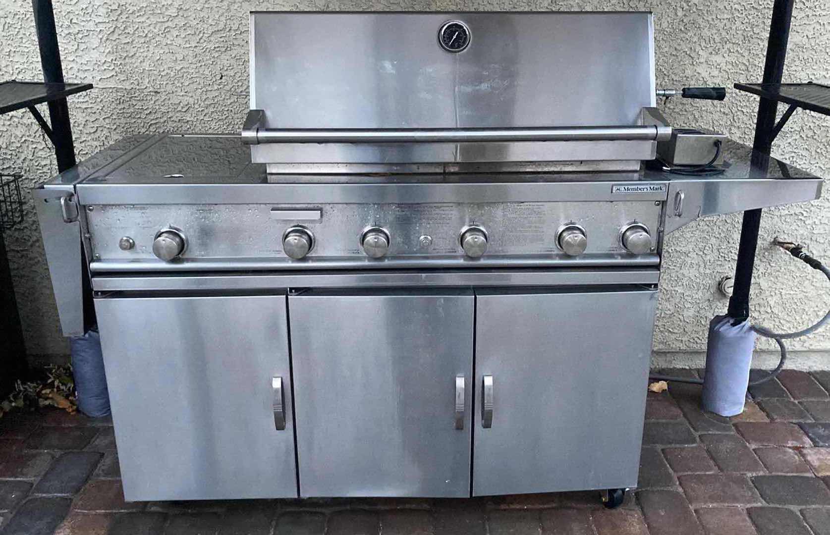 Photo 1 of MEMBERS MARK NATURAL GAS GRILL W BURNER & ROTISSERIE MODEL MONARCH04ANG