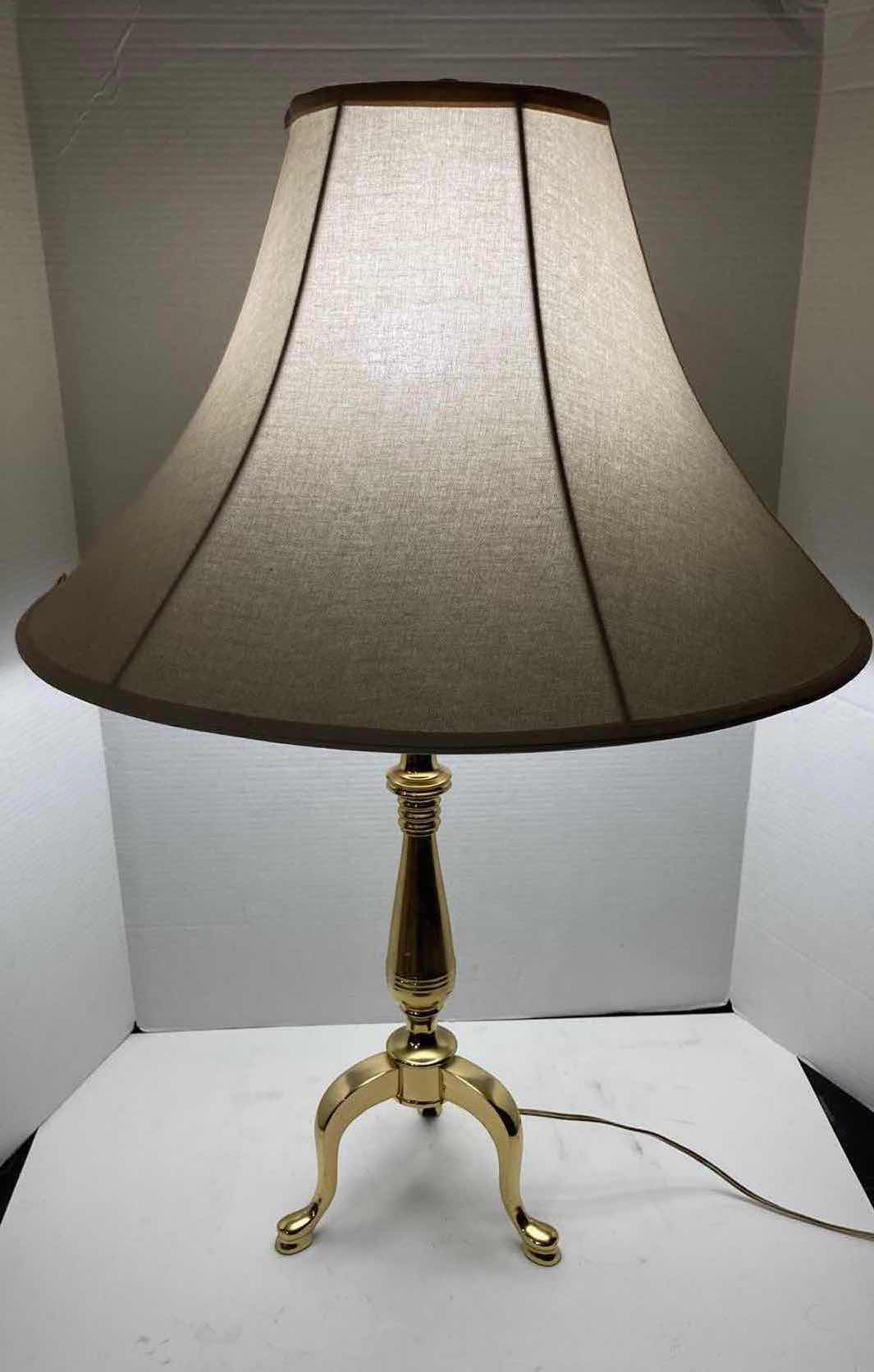 Photo 2 of VINTAGE BRASS FINISH TABLE LAMP 21” X 33”