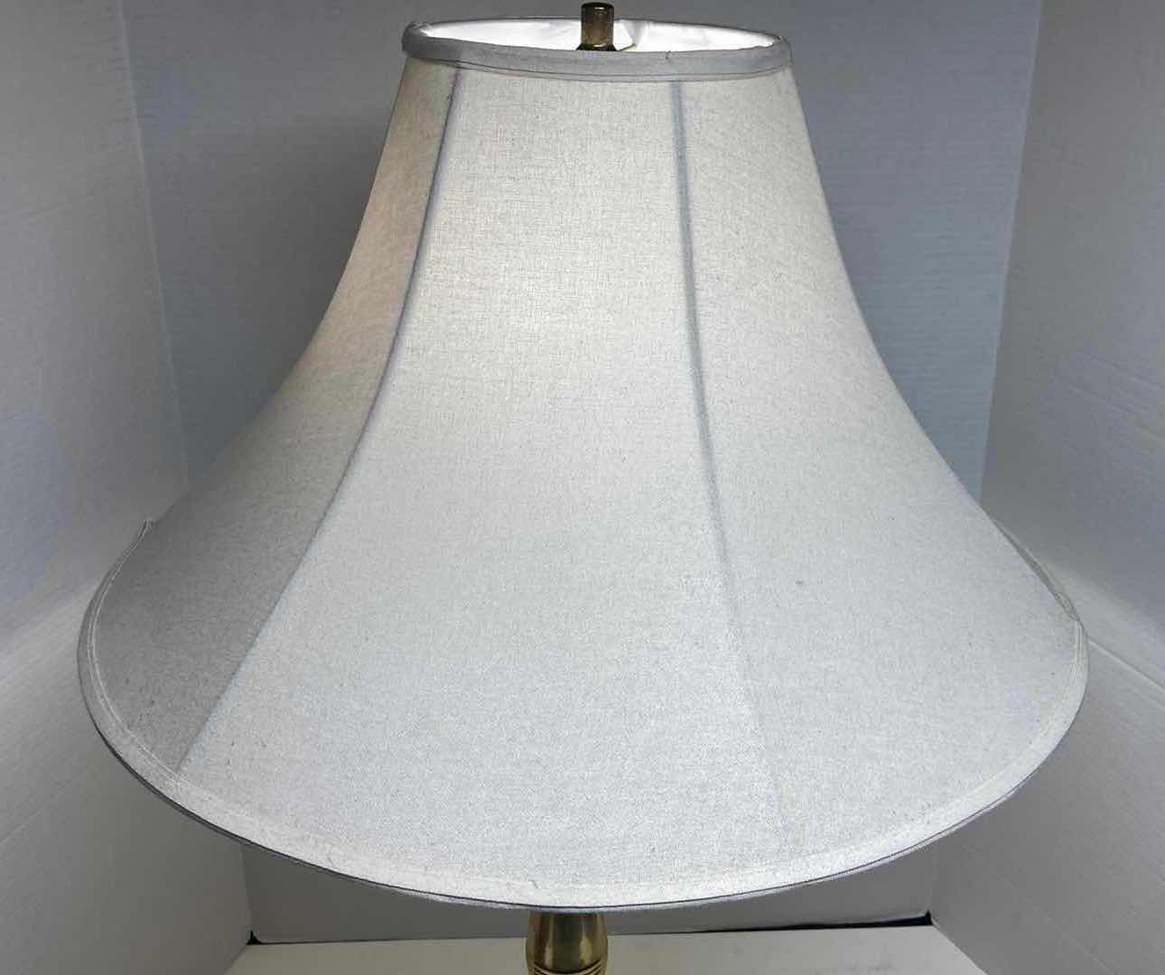 Photo 3 of VINTAGE BRASS FINISH TABLE LAMP 21” X 33”