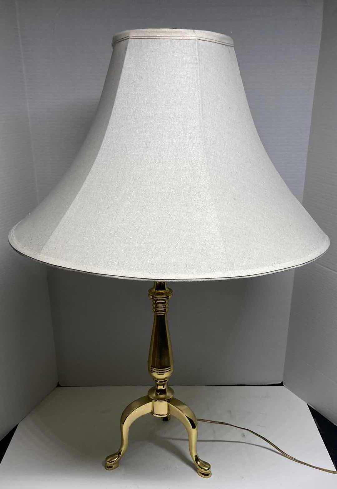 Photo 1 of VINTAGE BRASS FINISH TABLE LAMP 21” X 33”