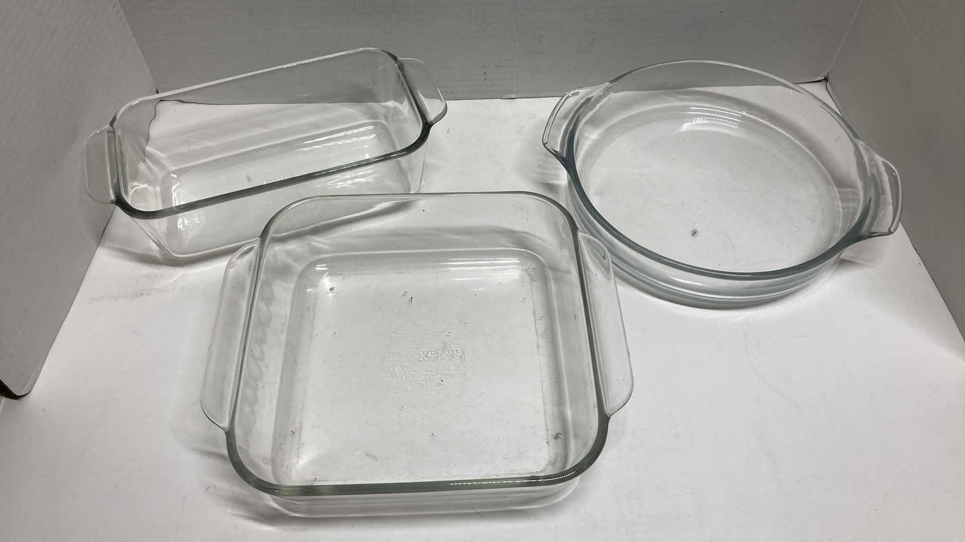 Photo 2 of PYREX SQUARE & RECTANGLE BAKEWARE W ROUND BAKEWARE