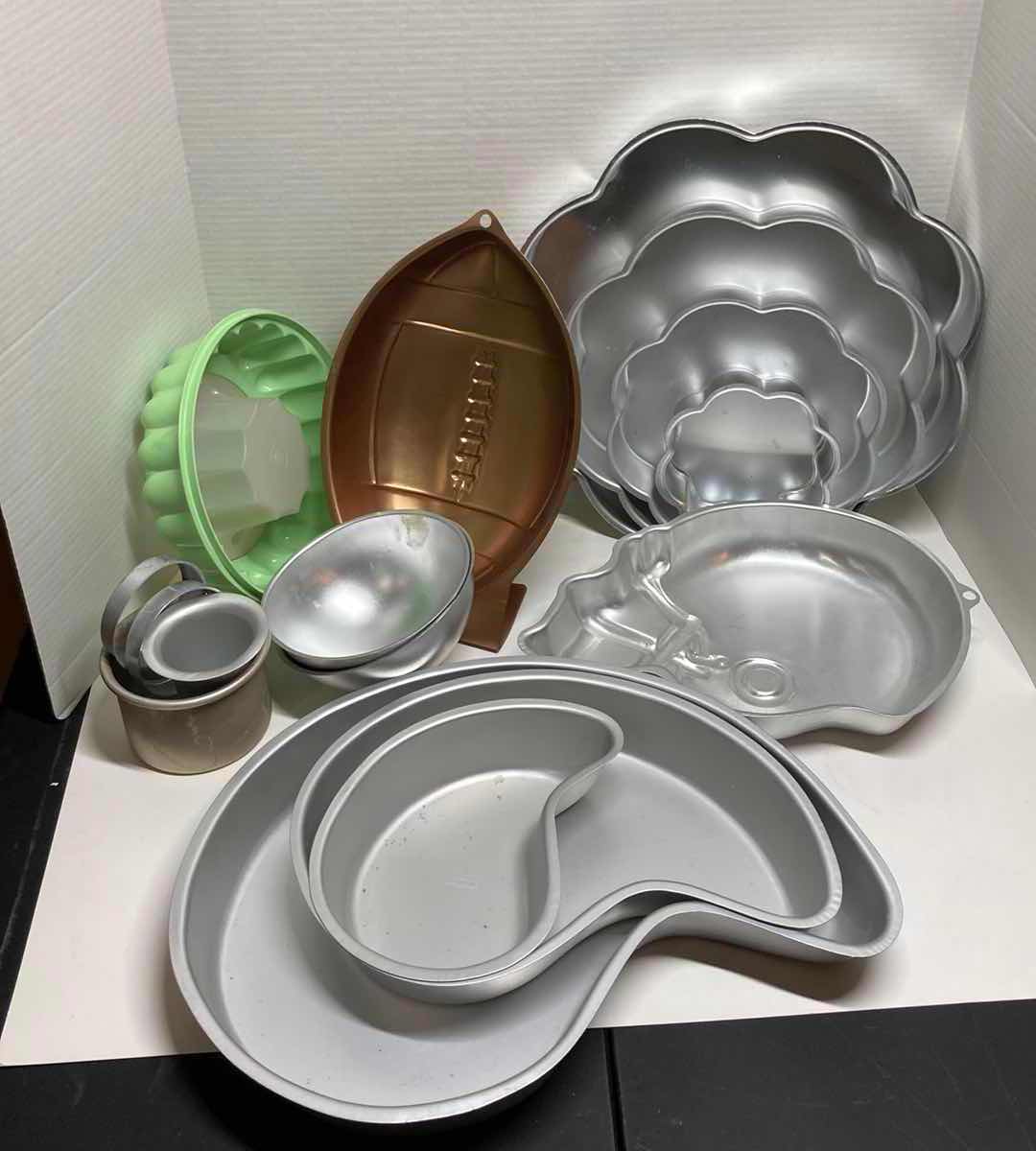 Photo 1 of BAKING CAKE MOLDS W BAKEWARE