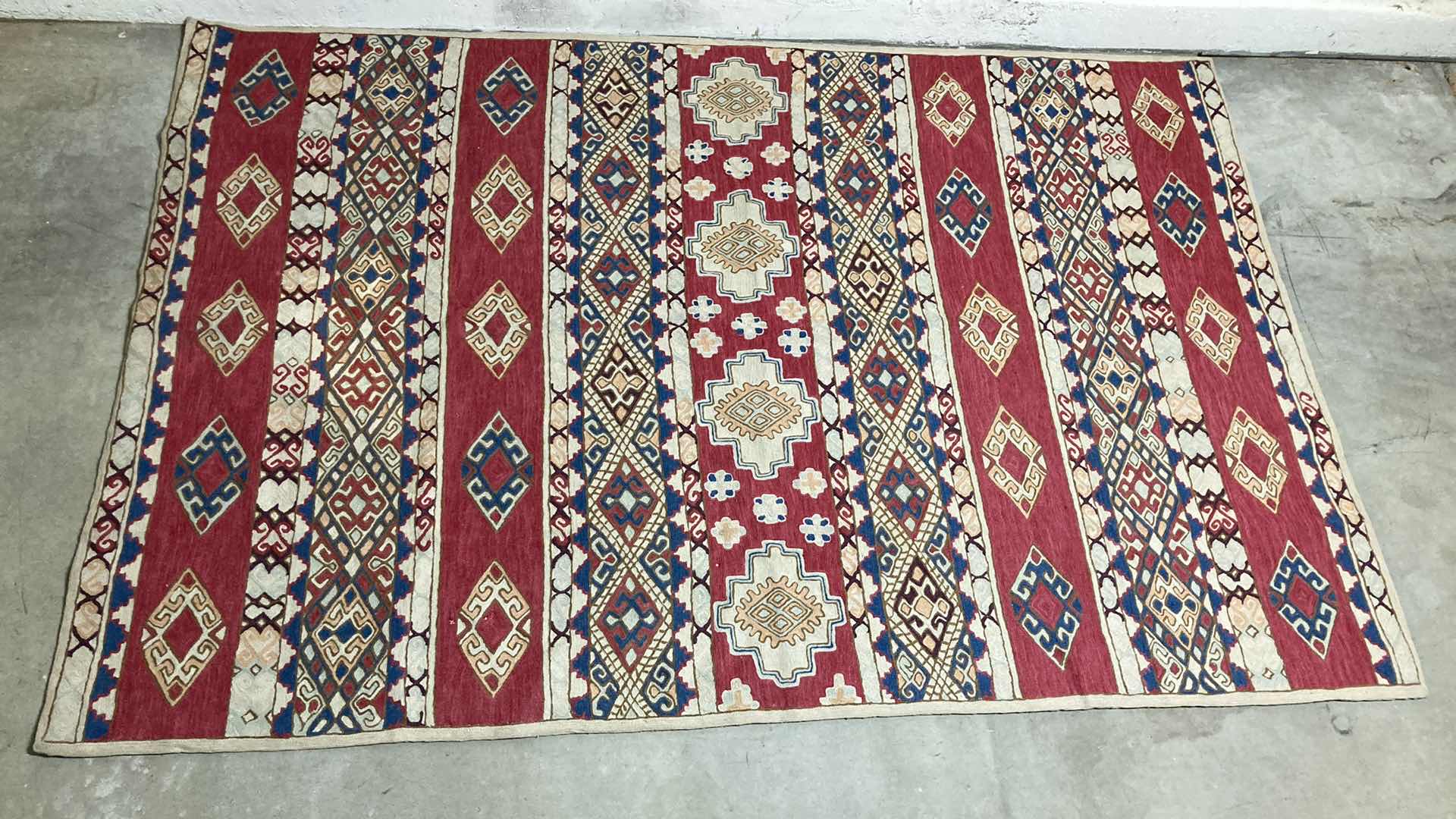 Photo 1 of THE RUG MARKET MEDITERRANEAN CHAINSTITCH MAROON RUG MADE IN INDIA 4’ X 6’