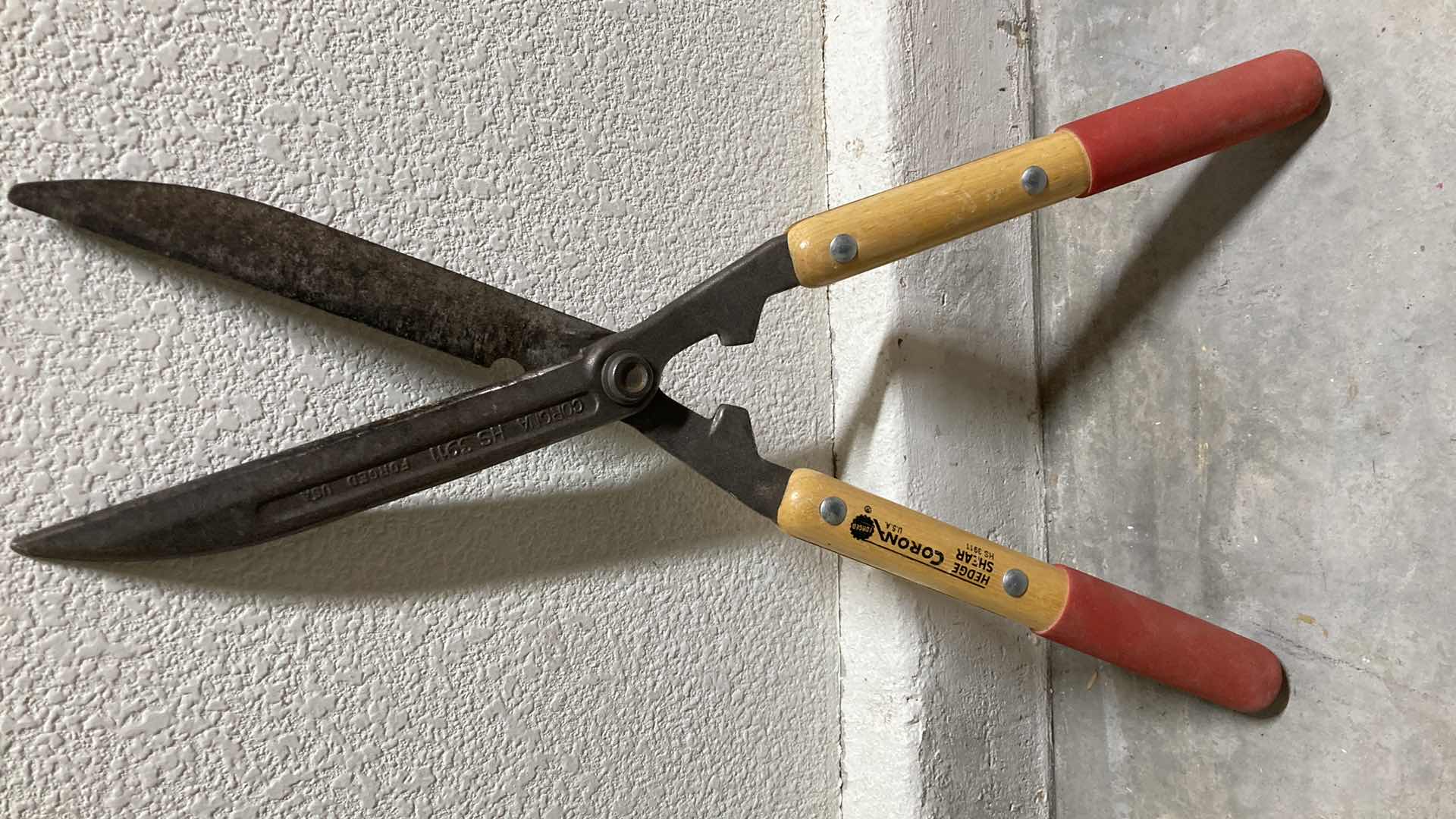 Photo 3 of CORONA HEDGE SHEARS & BRANCH TRIMMER