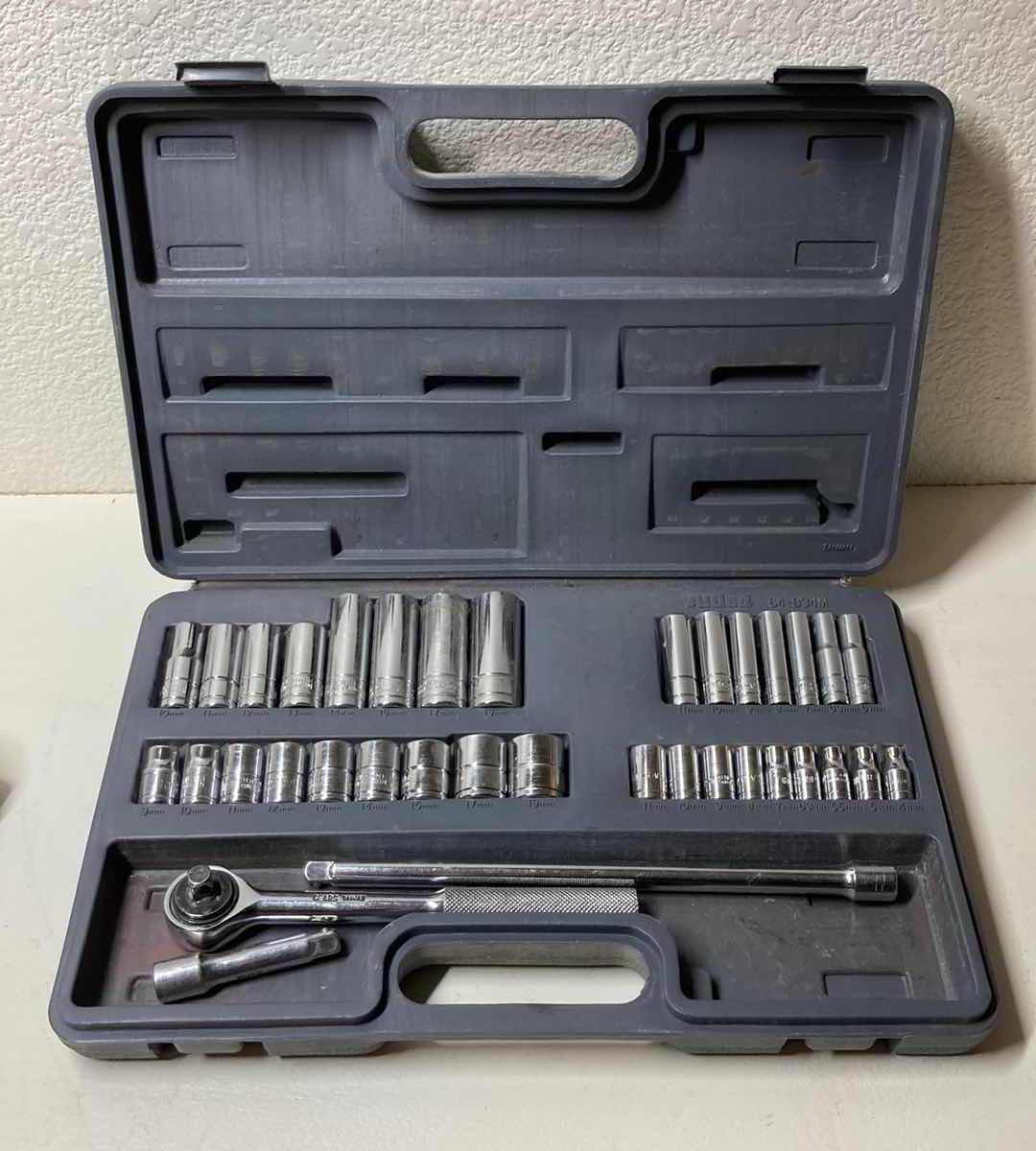 Photo 1 of ALLIED SOCKET SET W CASE