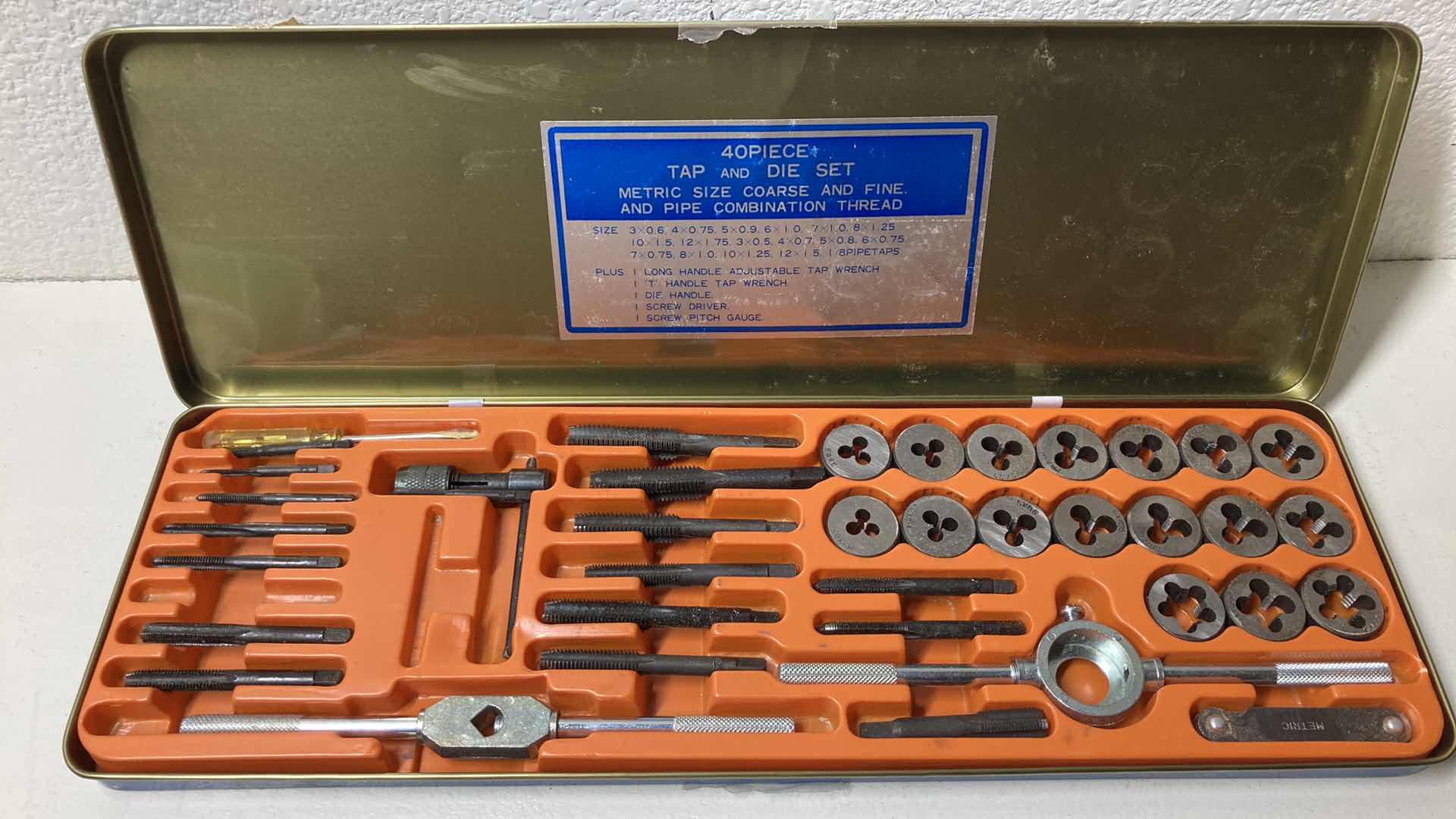 Photo 2 of METRIC COMBO TAP & DIE SET W TIN CASE