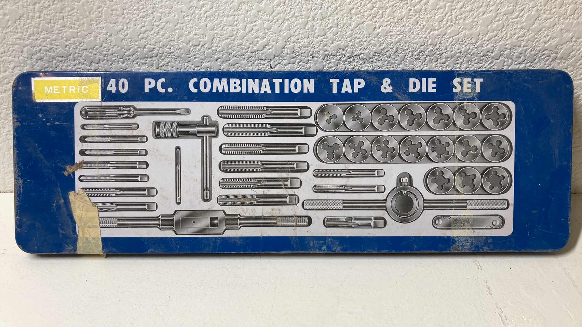 Photo 1 of METRIC COMBO TAP & DIE SET W TIN CASE