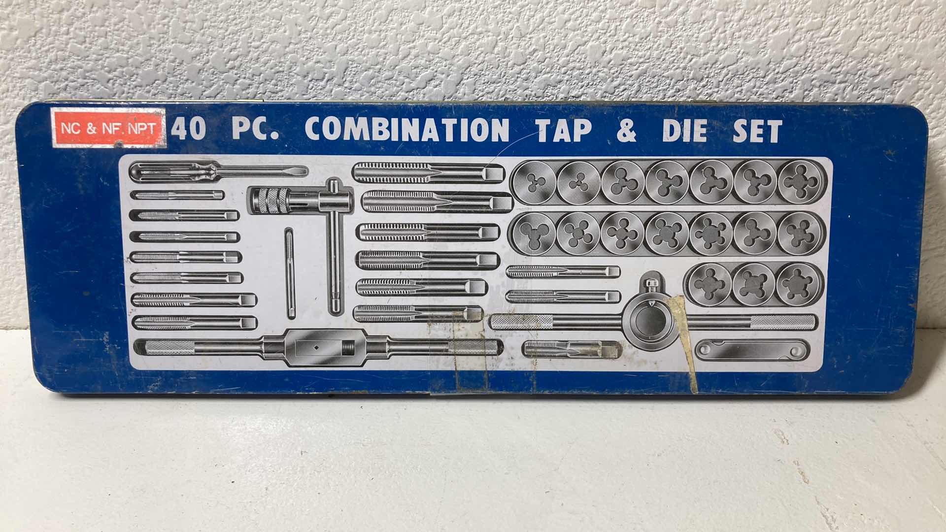 Photo 2 of NC & NF.NPT COMBO TAP & DIE SET W TIN CASE & EXTRA BITS