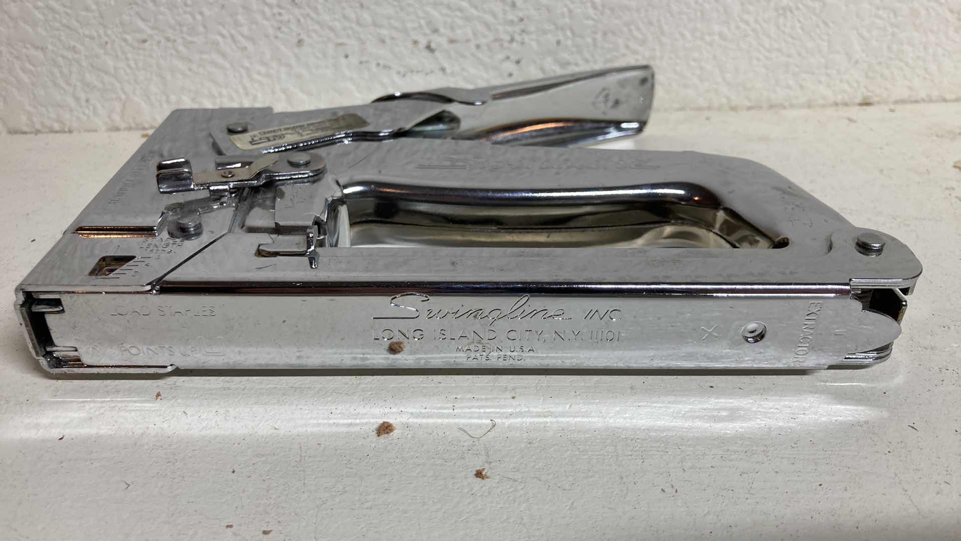 Photo 3 of SWINGLINE STAPLE GUN