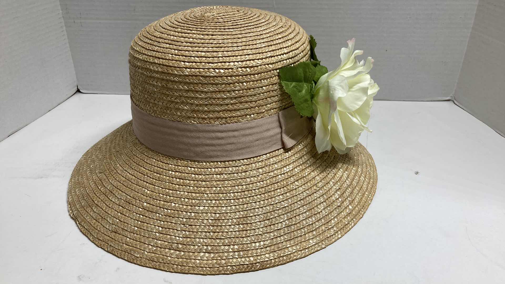 Photo 5 of AUGUST WHITE WOVEN WOMENS SUN HAT & LIZ CLAIBORNE TAN WOVEN SUN HAT SIZES UNKNOWN