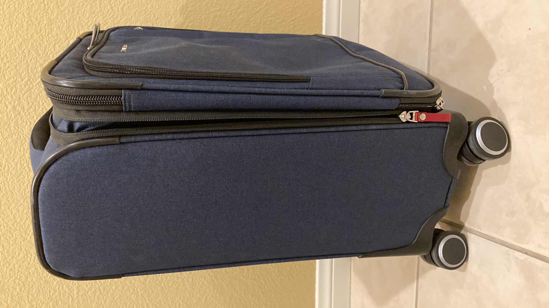 Photo 4 of RICARDO NAVY BLUE ROLLING CARRY ON BAG