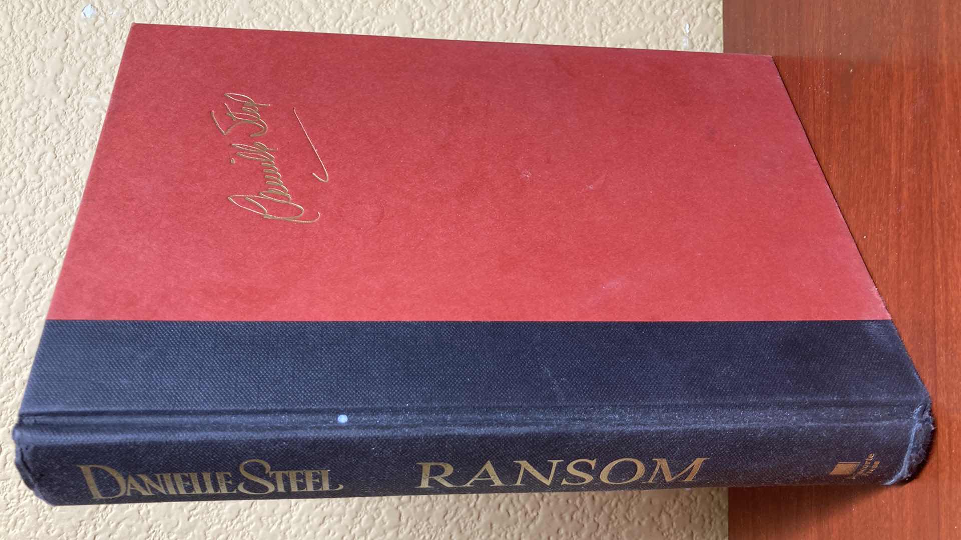 Photo 1 of RANSOM AUTOGRAPHED BY DANIELLE STEEL HARD COVER BOOK
