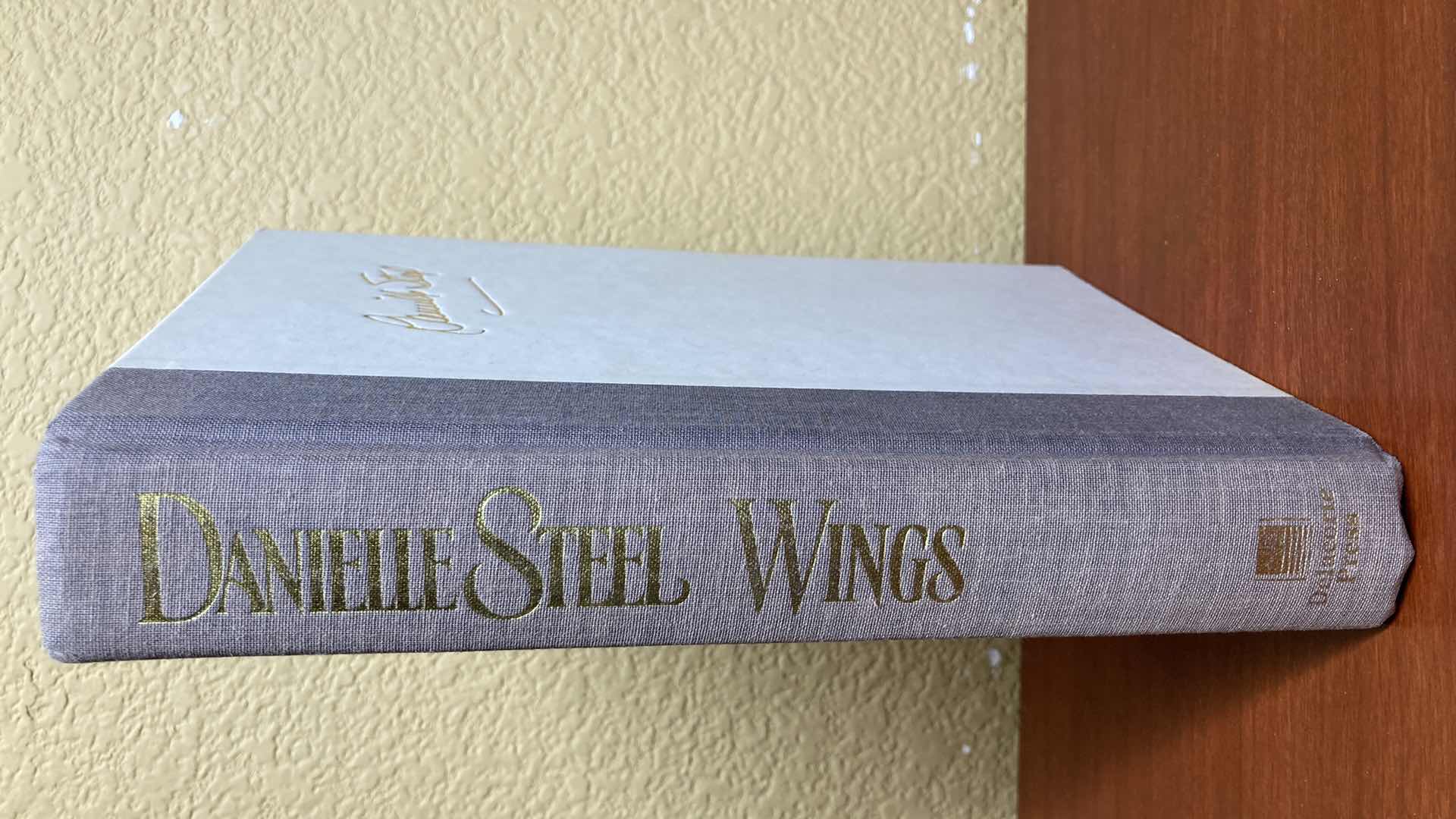 Photo 2 of WINGS AUTOGRAPHED BY DANIELLE STEEL HARD COVER BOOK