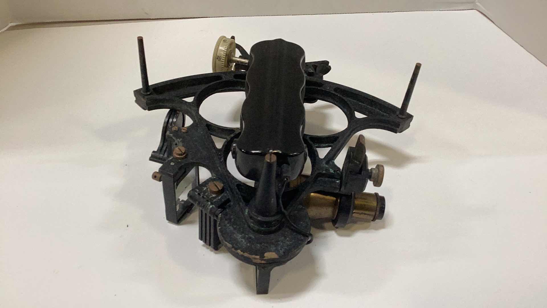 Photo 4 of VINTAGE HUSUN SEXTANT MADE IN GREAT BRITAIN