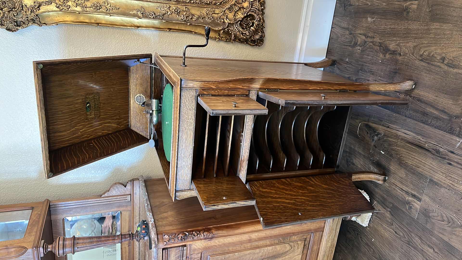 Photo 10 of ANTIQUE OAK VICTOR VV-X UPRIGHT VICTROLA RECORD PLAYER W SIDE CRANK CABINET 16” x 21” H43” 