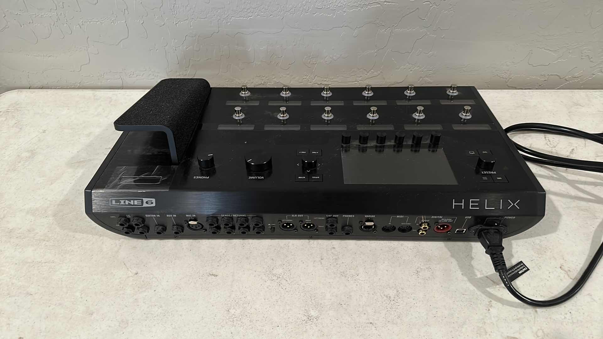 Photo 4 of HELIX LINE 6 FLOOR GUITAR PROCESSOR 