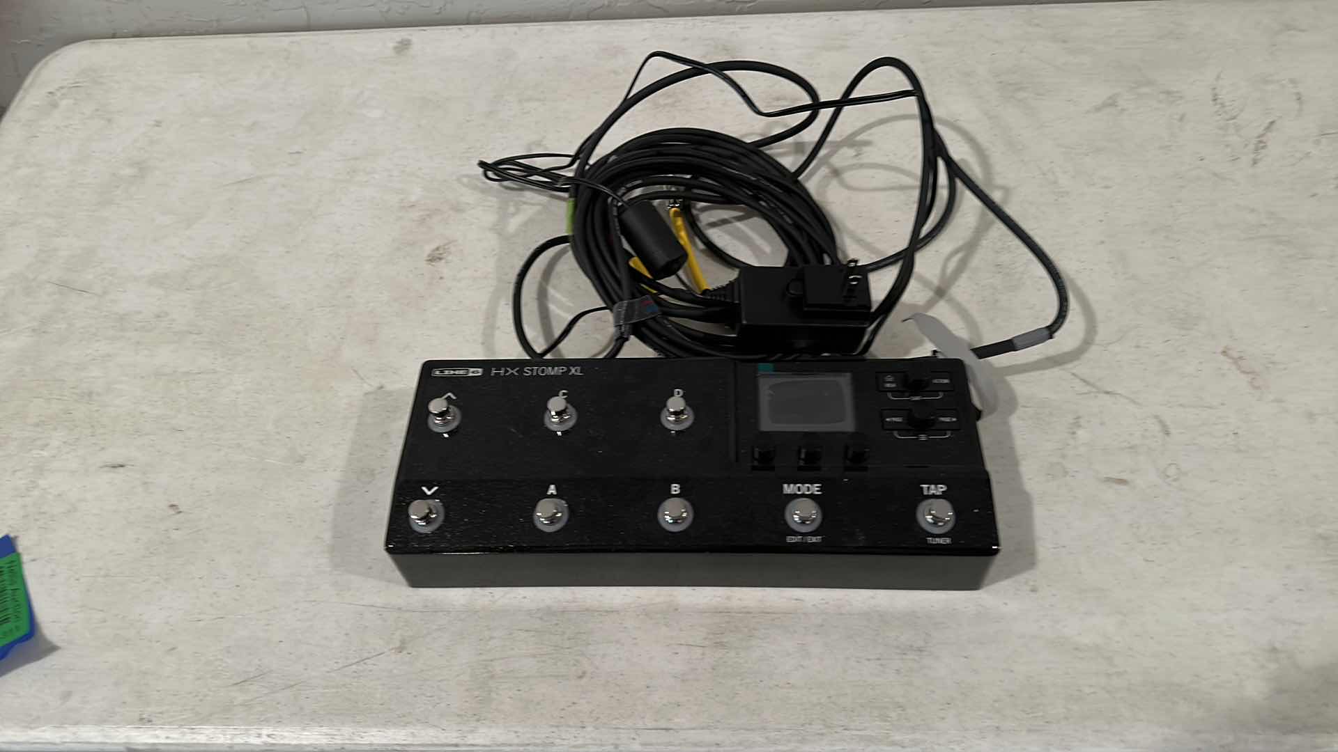 Photo 2 of LINE6 HX STOMP XL EFFECTS GUITAR EFFECTS PROCESSOR