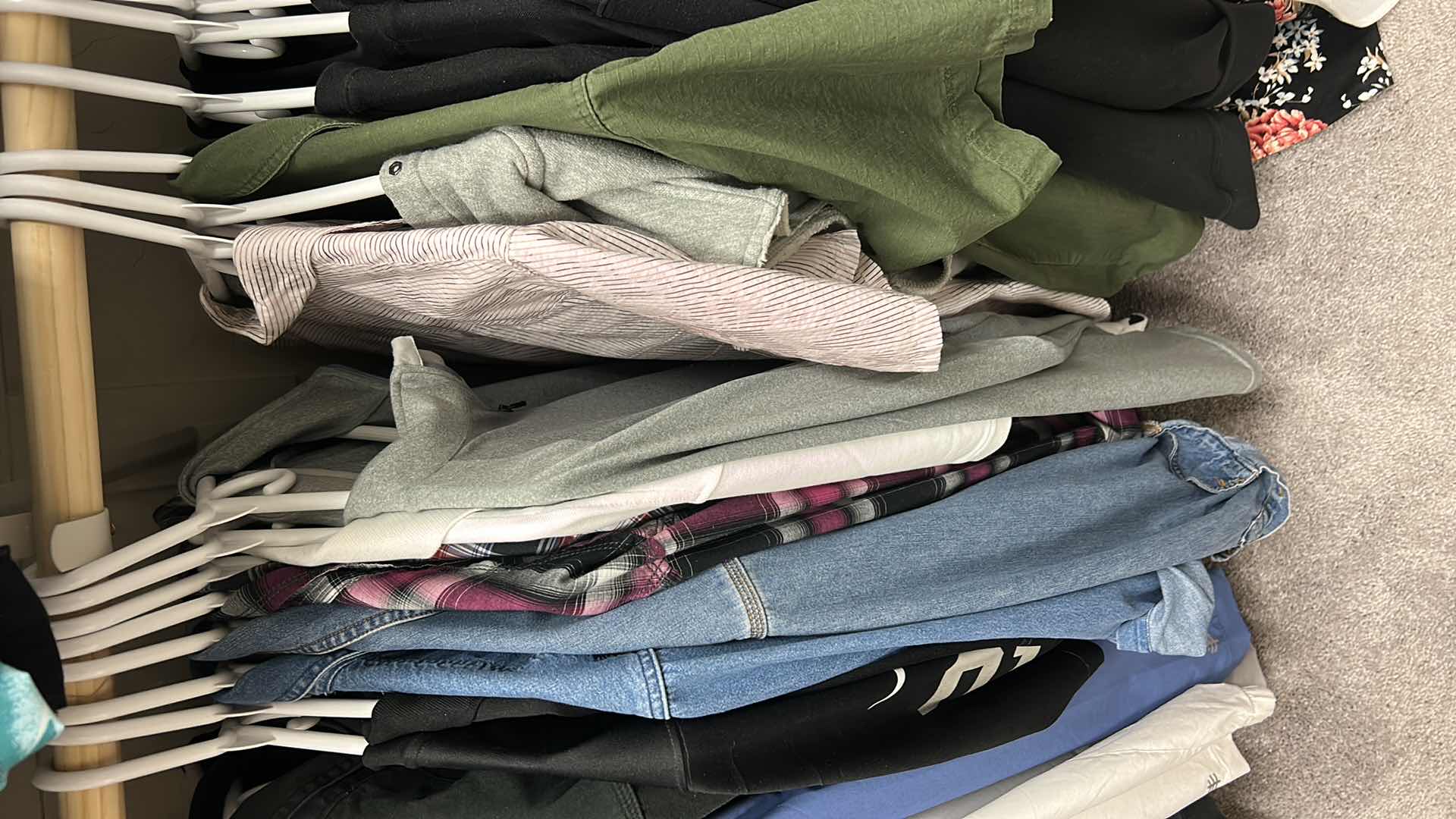 Photo 7 of MENS CLOTHING ASSORTMENT MOSTLY SIZE L WITH A FEW WOMEN