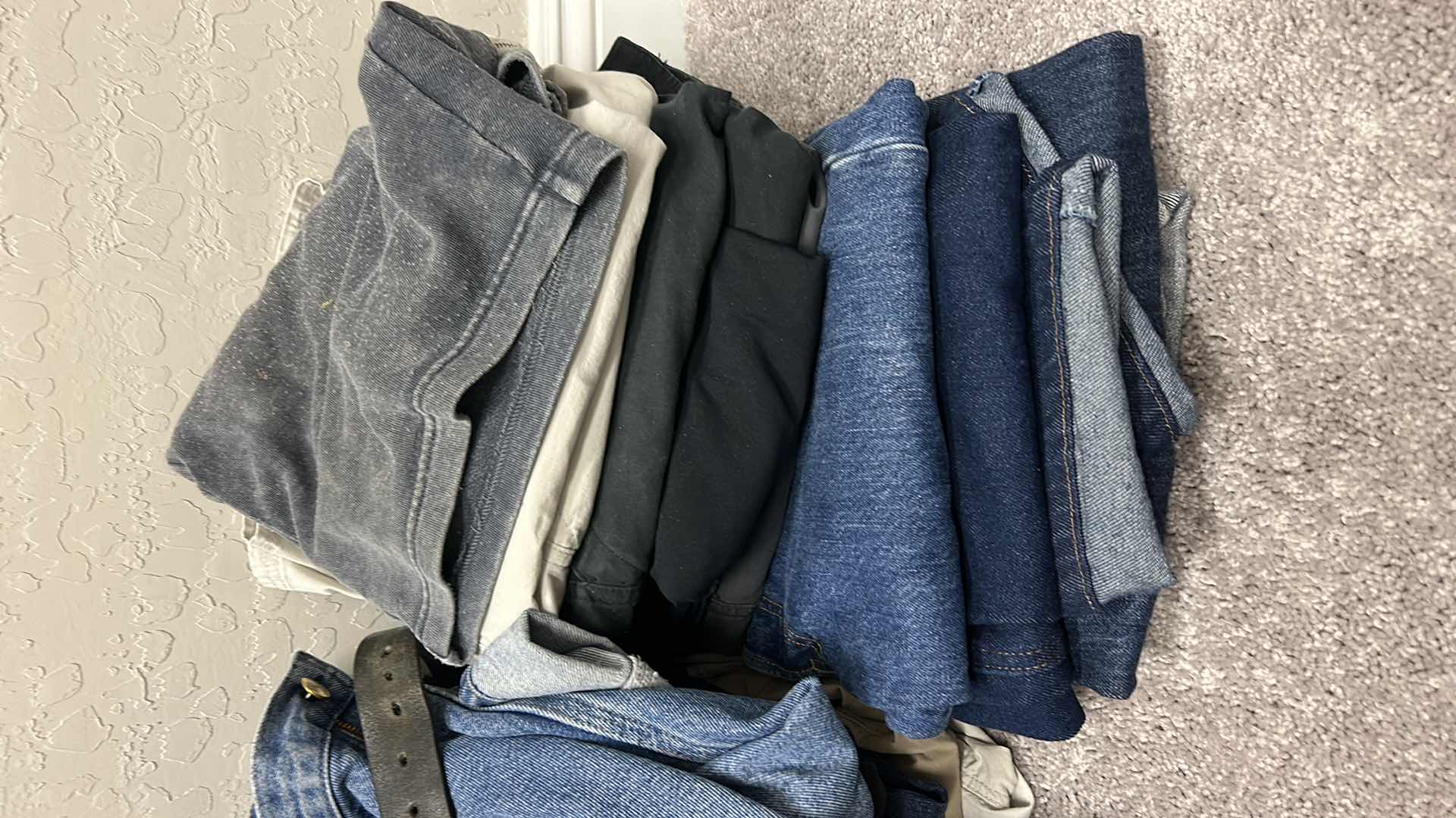 Photo 3 of MENS PANTS ASSORTMENT SIZE 34 x 34