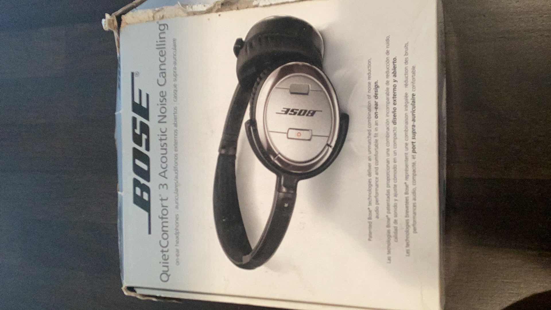 Photo 3 of BOSE QUIETCOMFORT 3 HEADPHONES