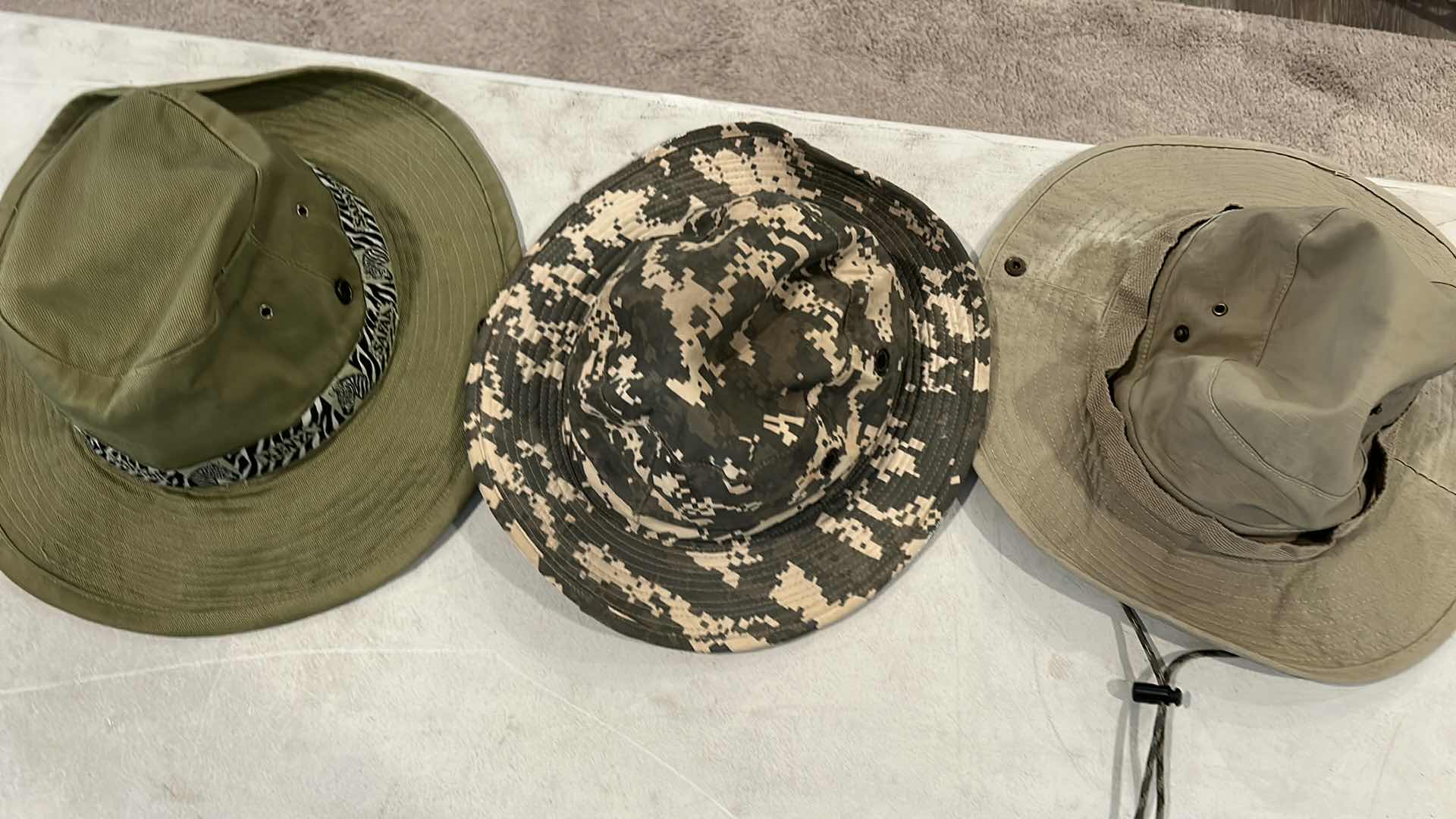 Photo 4 of MENS HAT ASSORTMENT