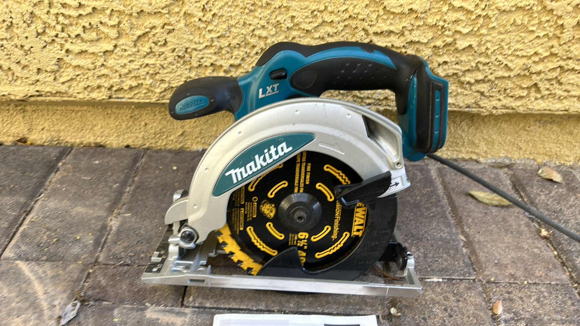 Photo 2 of MAKITA CORDLESS CIRCULAR SAW