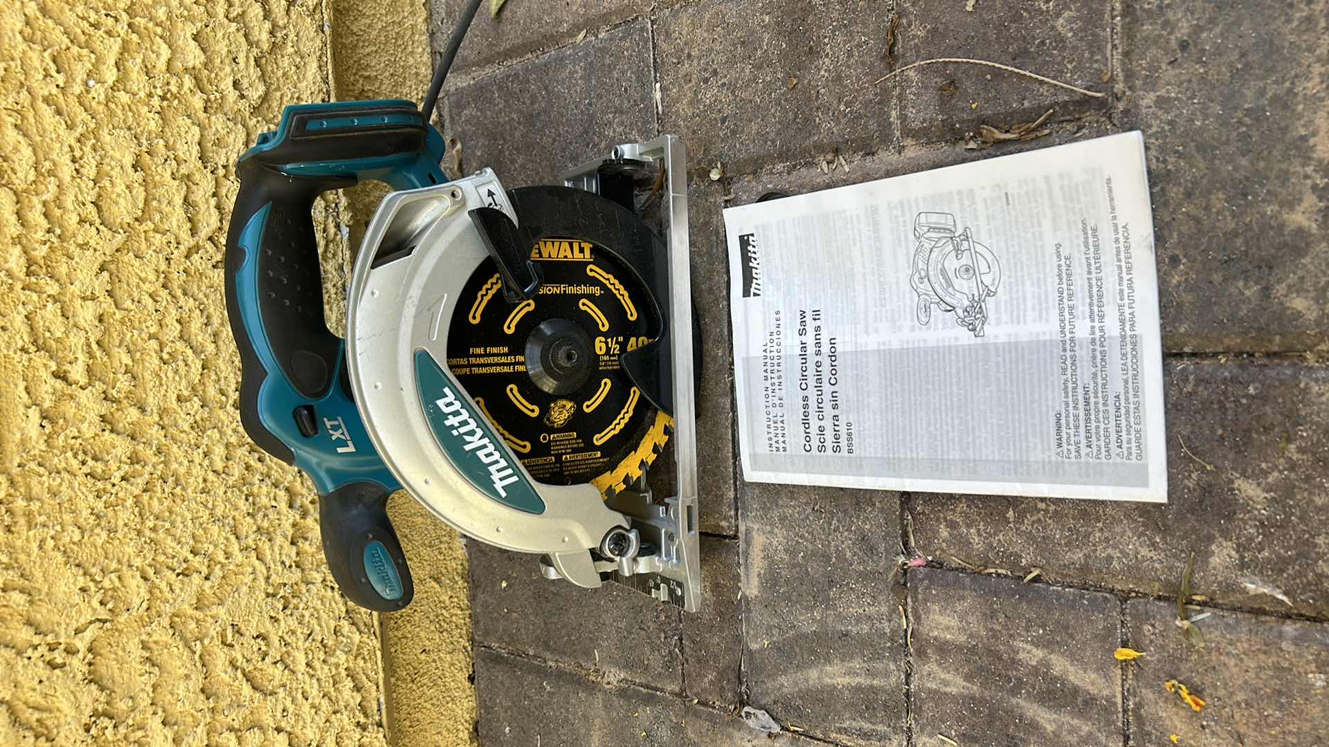 Photo 1 of MAKITA CORDLESS CIRCULAR SAW