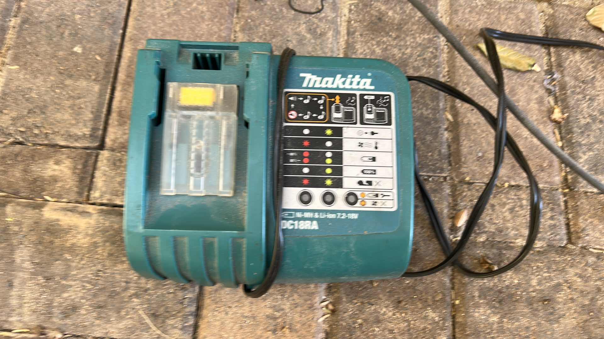 Photo 1 of MAKITA BATTERY CHARGER