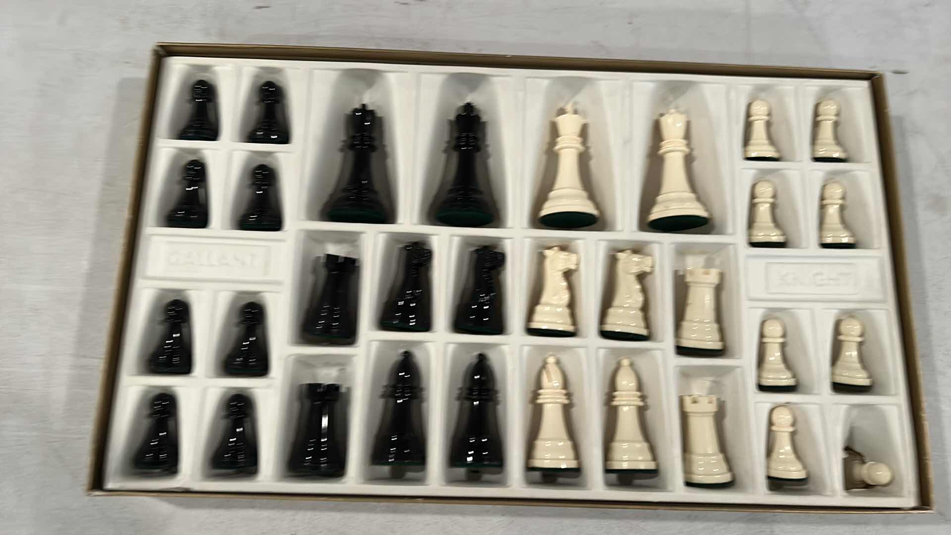 Photo 2 of GALLANT KNIGHT VINTAGE CHESS SET