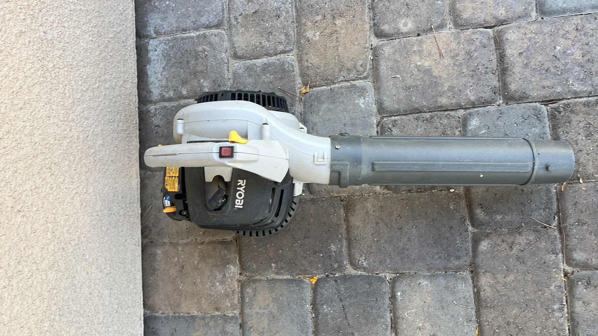 Photo 2 of LEAF BLOWER RYOBI 