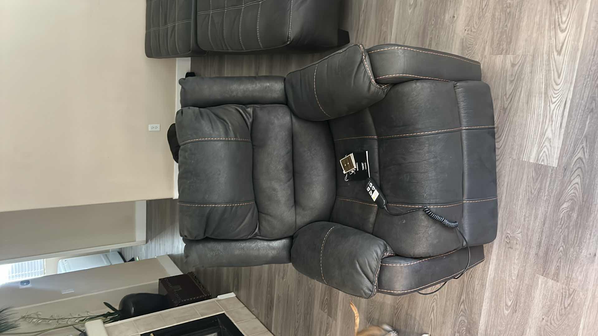 Photo 5 of PLUSH LIFT ASSIST LOUNGE CHAIR W REMOTE