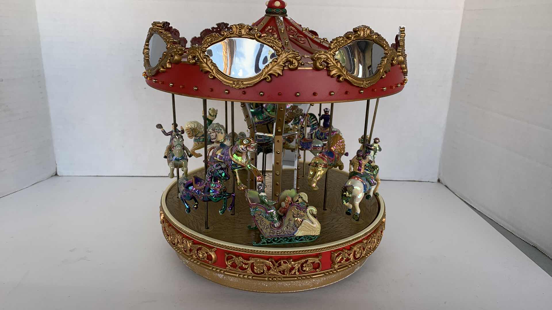 Photo 2 of GOLD LABEL MR. CHRISTMAS MARQUEE MERRY GO AROUND
