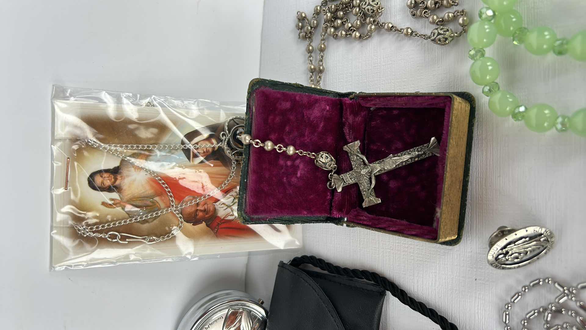 Photo 4 of ASSORTMENT OF RELIGIOUS JEWELRY AND ROSARIES