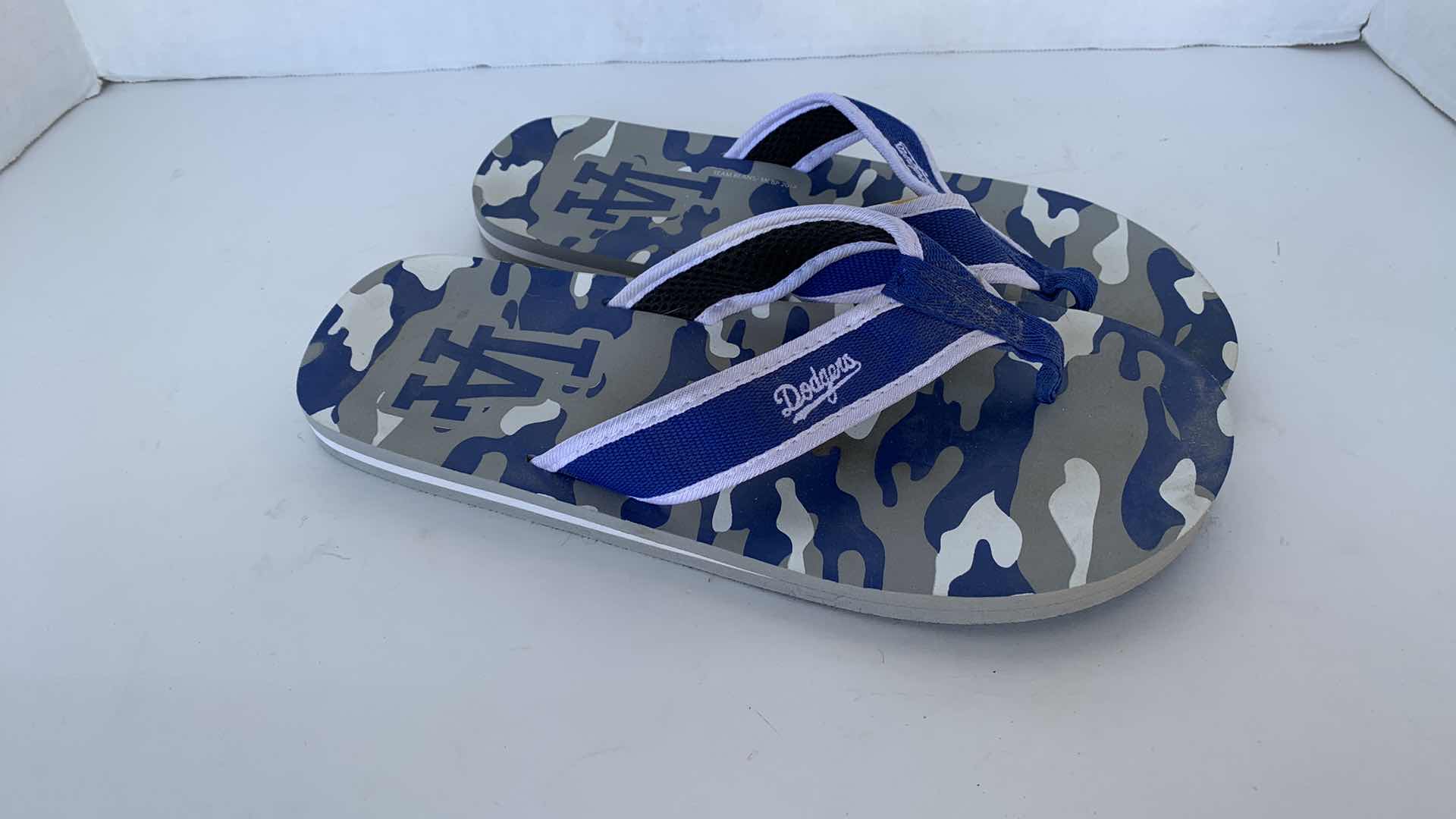 Photo 2 of LOS ANGELES DODGERS SLIPPERS