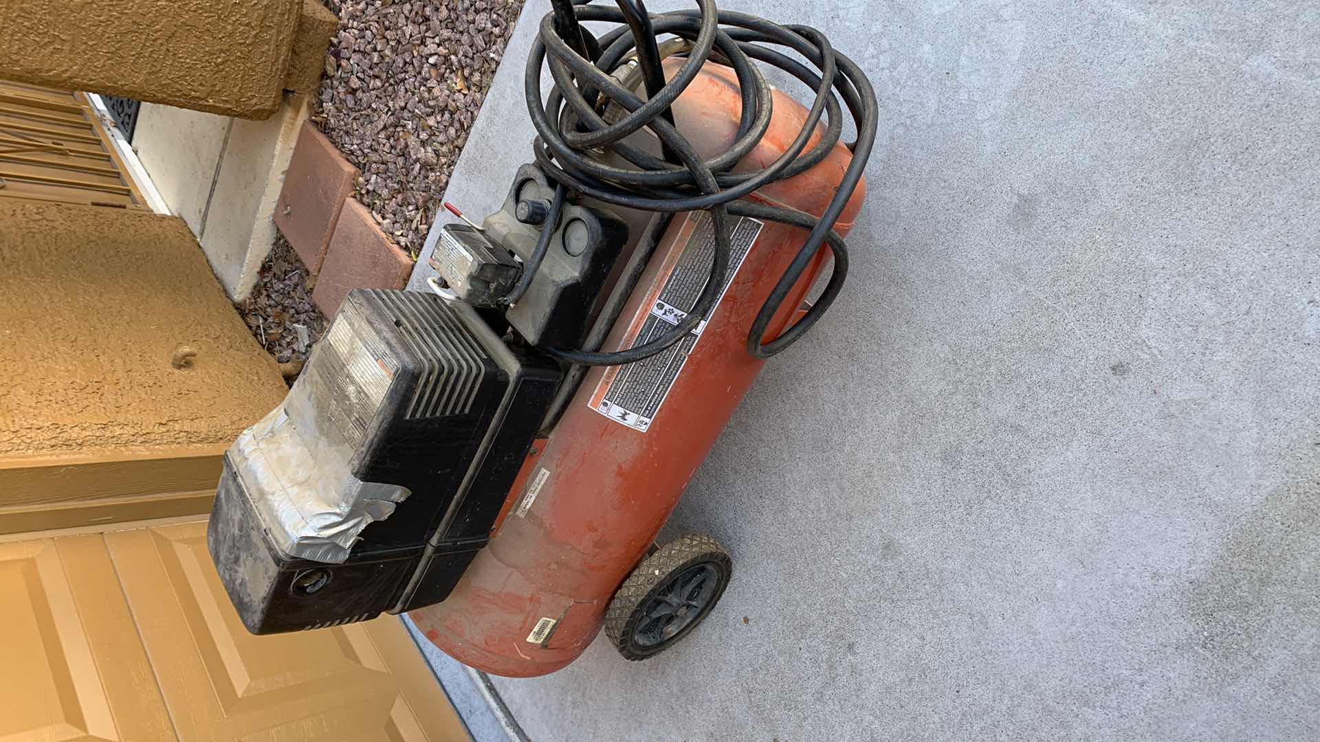 Photo 4 of CRAFTSMAN 5 HP 25 GALLON AIR COMPRESSOR