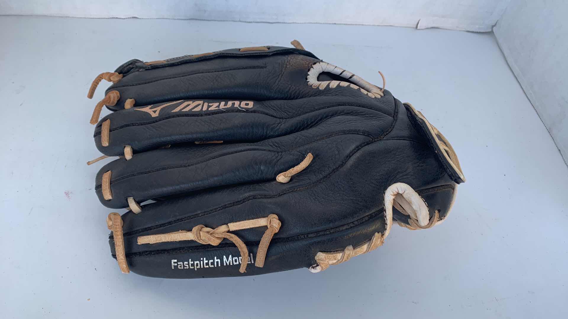 Photo 1 of $70 MIZUNO FAST PICTCH SELECT SOFTBALL GLOVE