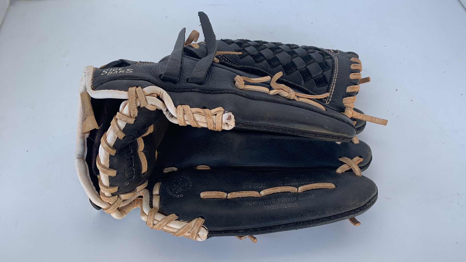 Photo 2 of $70 MIZUNO FAST PICTCH SELECT SOFTBALL GLOVE