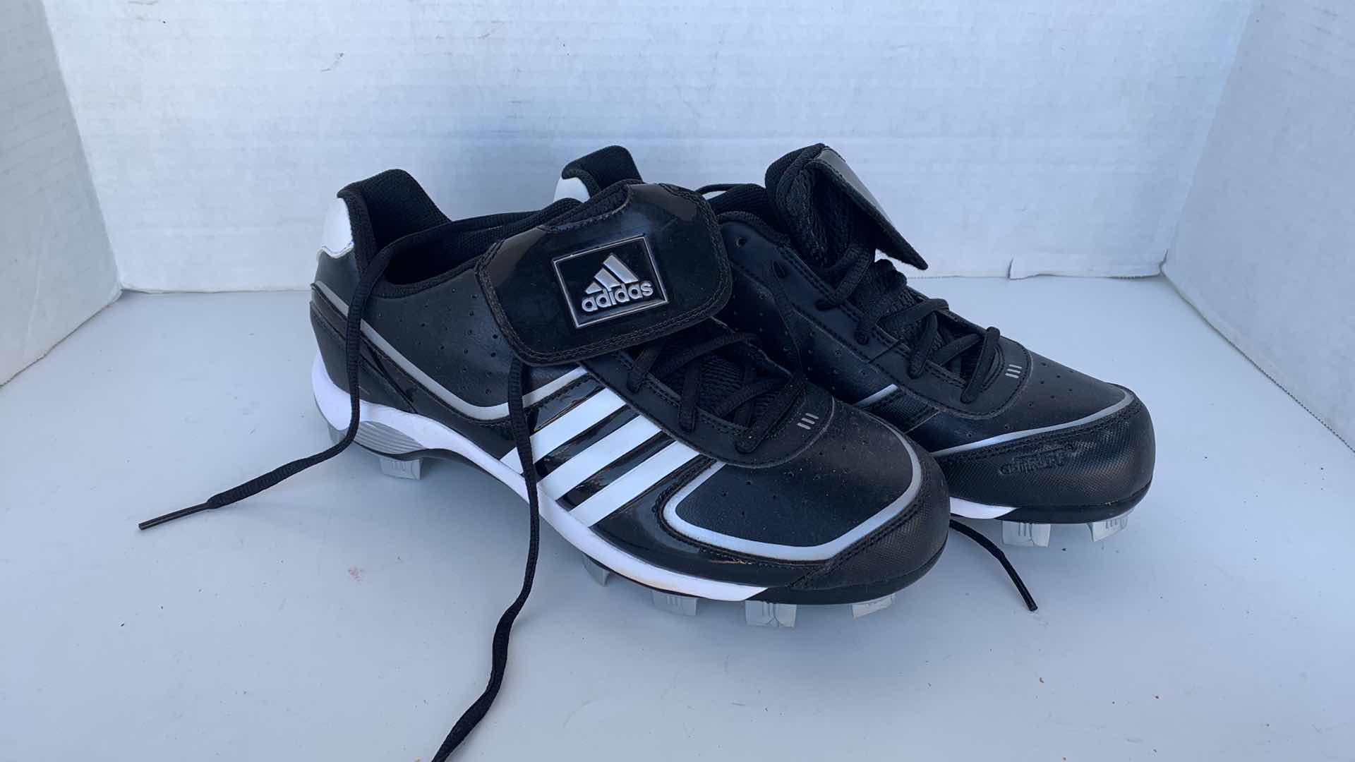 Photo 1 of $60 ADIDAS WOMENS FASTPITCH 4 METAL W SOFTBALL SHOE SIZE 9