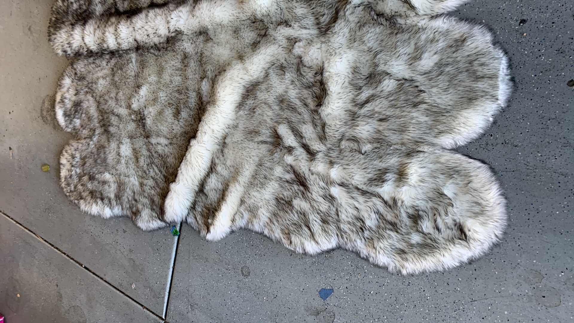 Photo 2 of LARGE SOFT RUG 82” X 62”