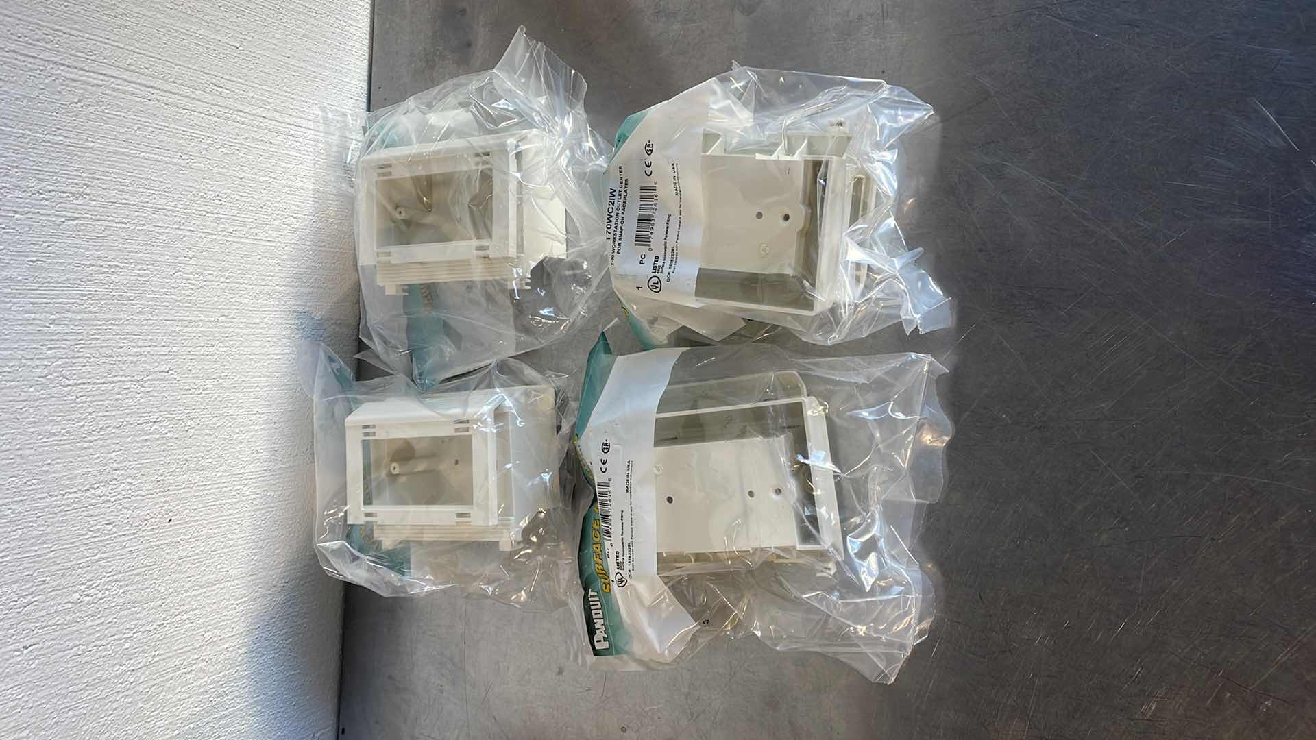 Photo 1 of PANDUIT T70WC2IW T-70 WORKSTATION OUTLET CENTER FOR SNAP-ON FACEPLATES, OFF WHITE (10)