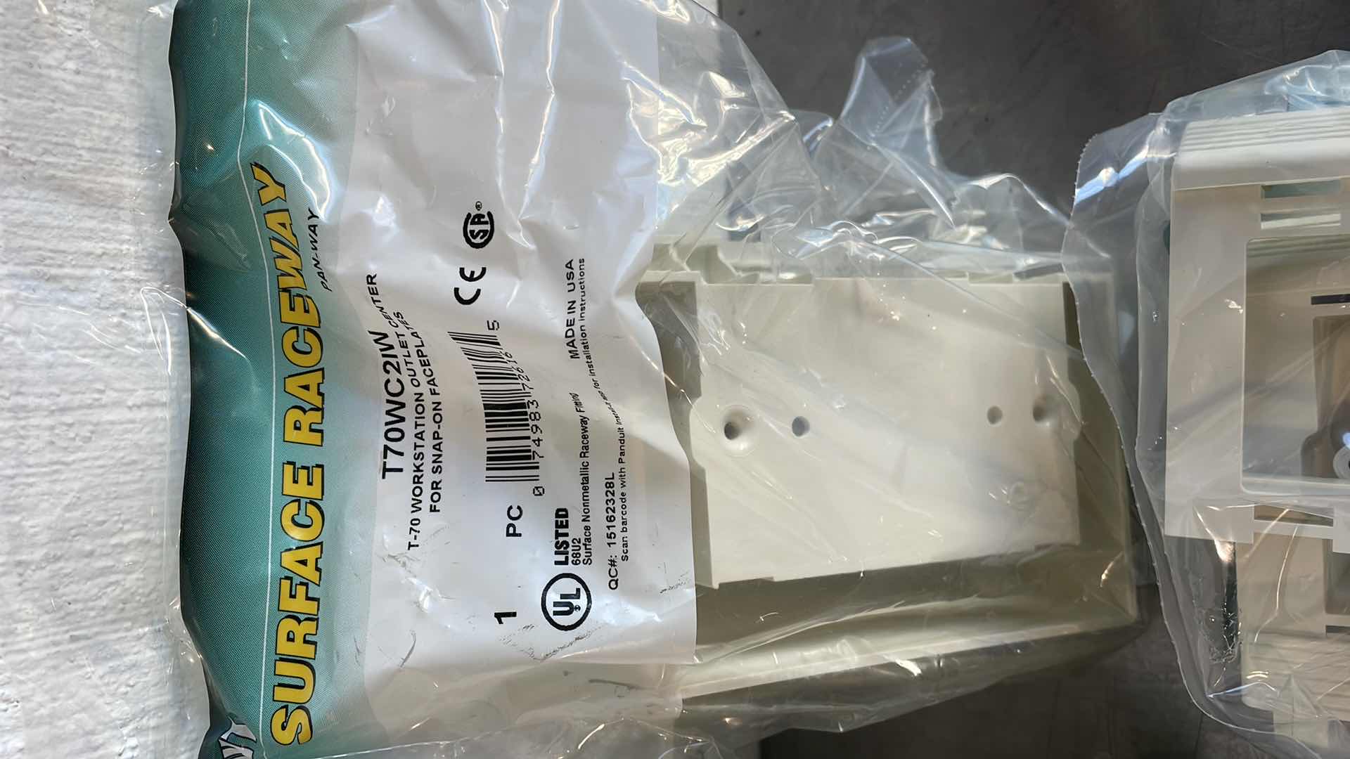 Photo 2 of PANDUIT T70WC2IW T-70 WORKSTATION OUTLET CENTER FOR SNAP-ON FACEPLATES, OFF WHITE (10)